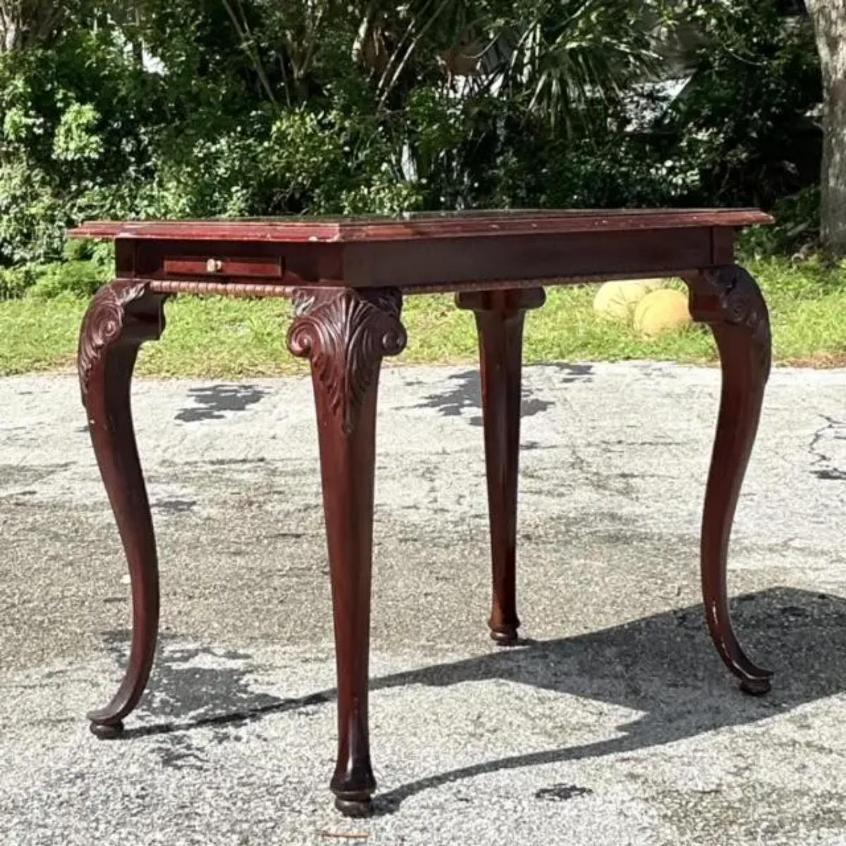 Bois Table d'appoint Vintage Regency en vente