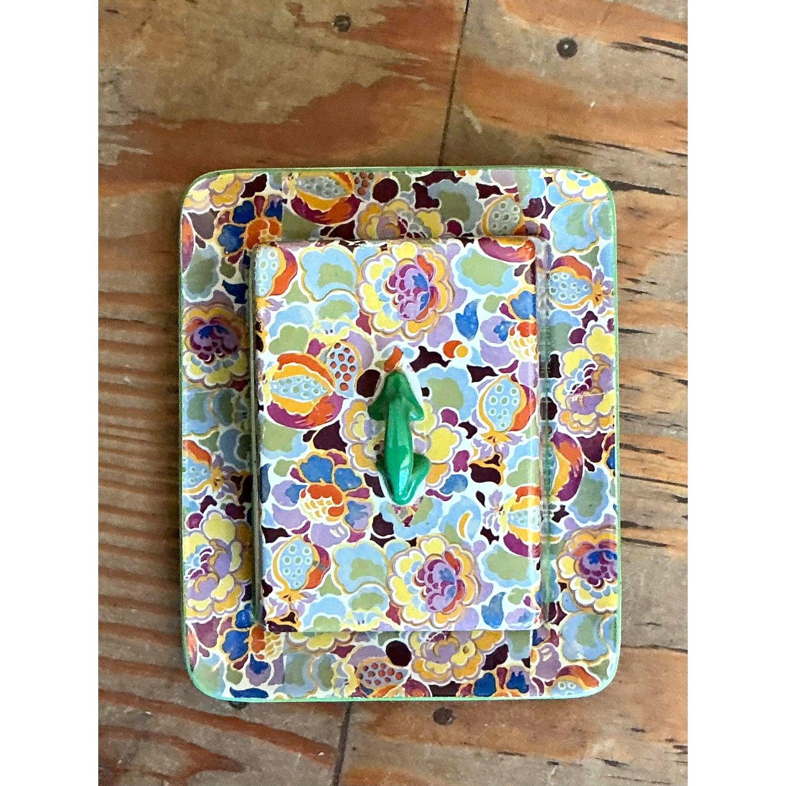 Vintage Regency SoHo Pottery Käsetablett mit Deckel (Postmoderne) im Angebot