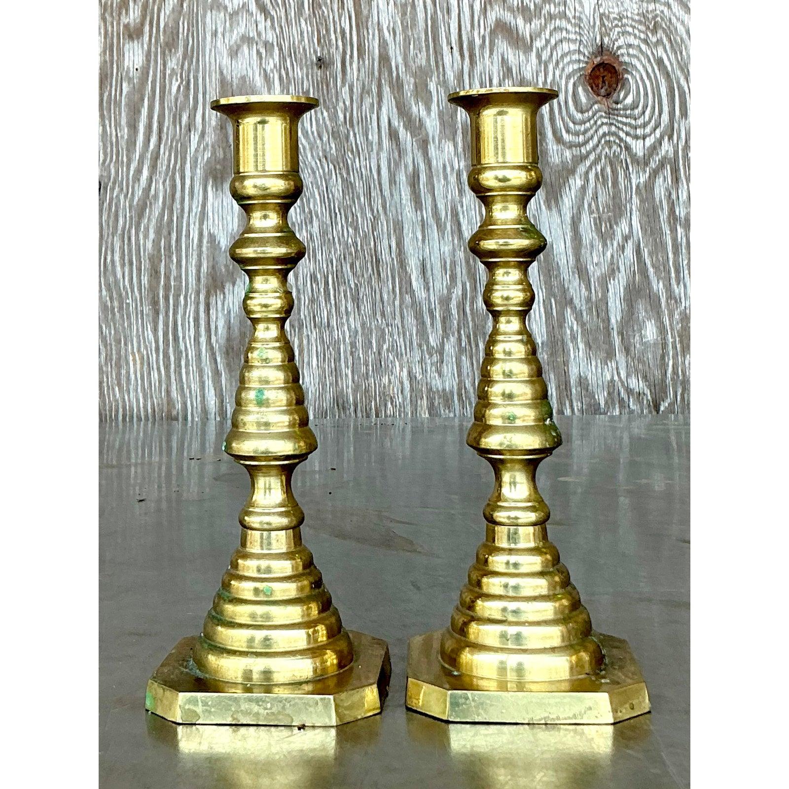 Pareja de candelabros de latón apilados de la época de la Regencia en venta 4