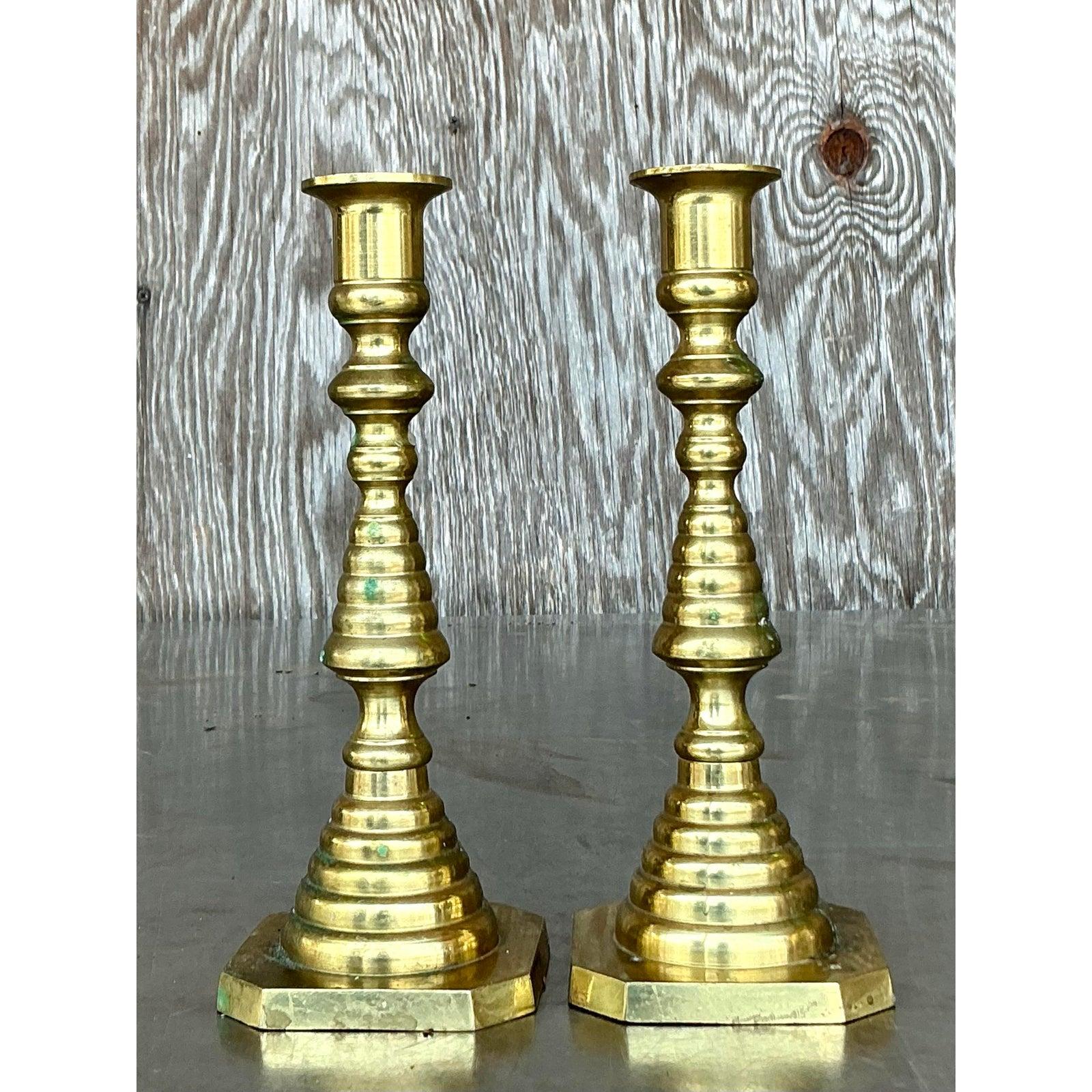Pareja de candelabros de latón apilados de la época de la Regencia en venta 2