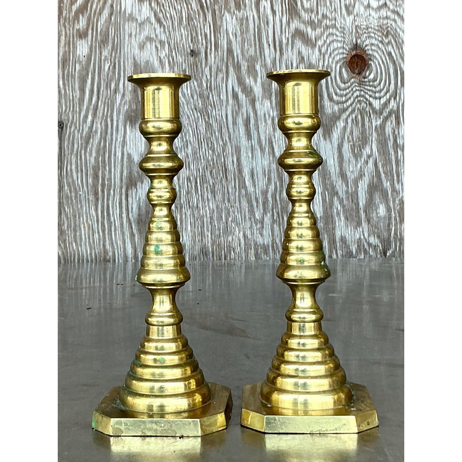 Pareja de candelabros de latón apilados de la época de la Regencia en venta 3