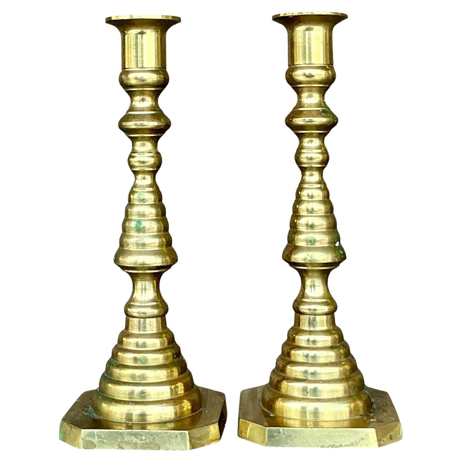 Candelieri d'epoca in ottone impilati - Una coppia
