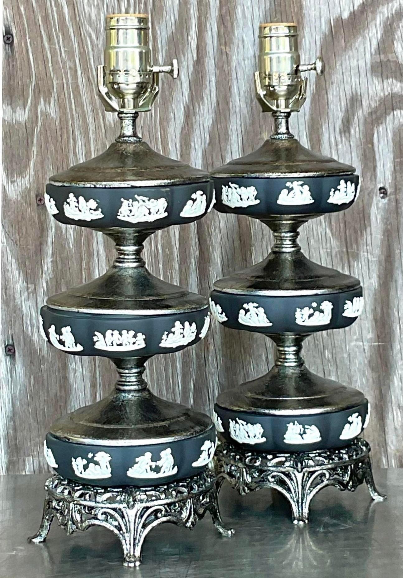 Stapelbare Vintage-Tischlampen im Regency-Stil nach Wedgwood, Paar (amerikanisch) im Angebot
