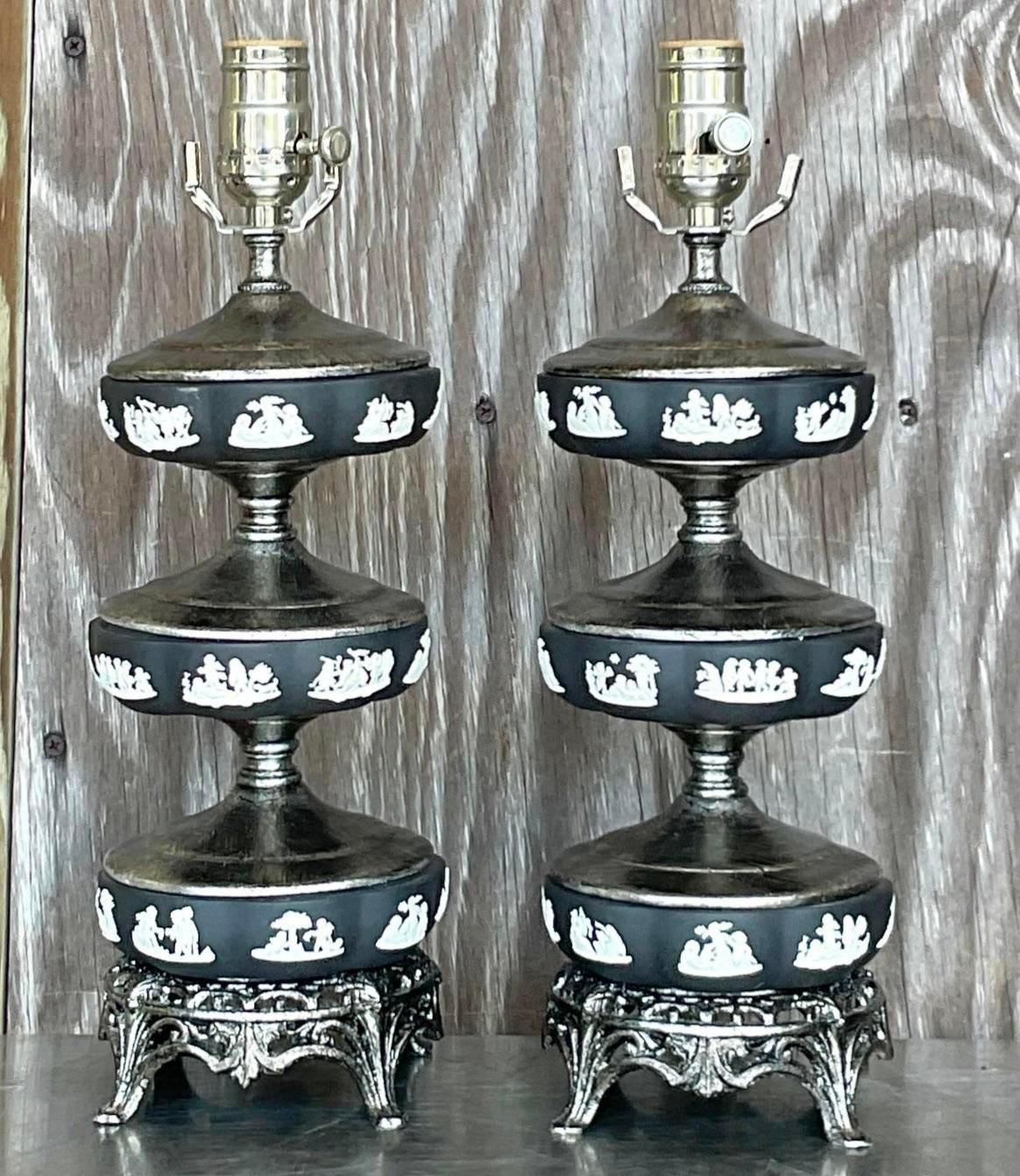 Paire de lampes de table empilées Regency vintage d'après Wedgwood Bon état - En vente à west palm beach, FL