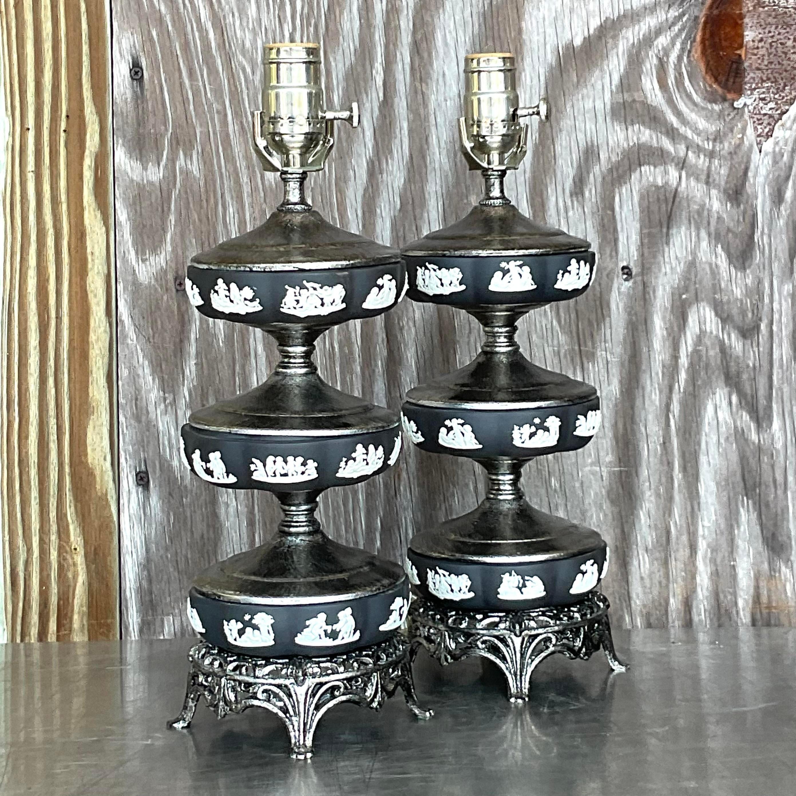 Stapelbare Vintage-Tischlampen im Regency-Stil nach Wedgwood, Paar (20. Jahrhundert) im Angebot