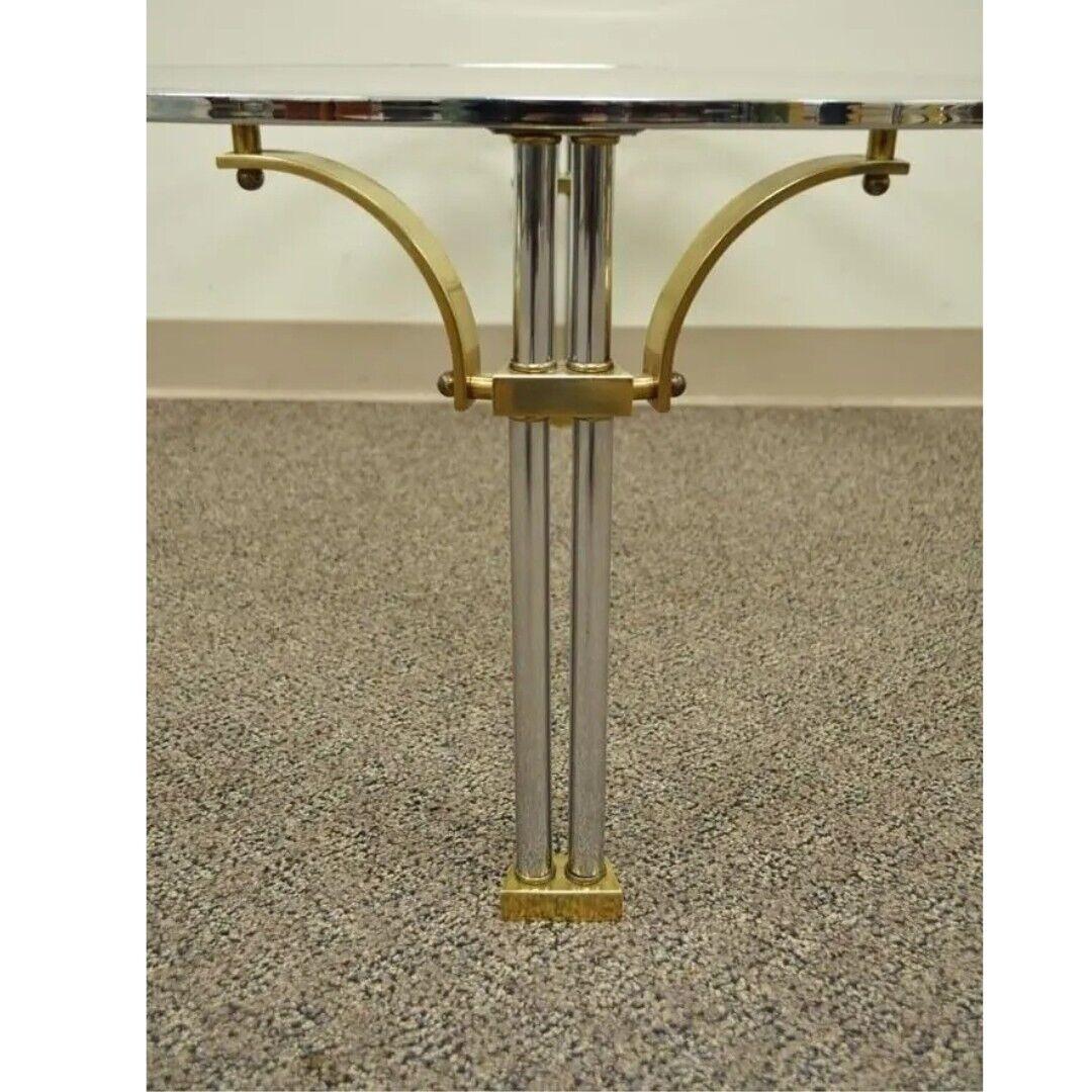 Table basse ronde de style Régence en acier, laiton et verre Maison Jansen Bon état - En vente à Philadelphia, PA