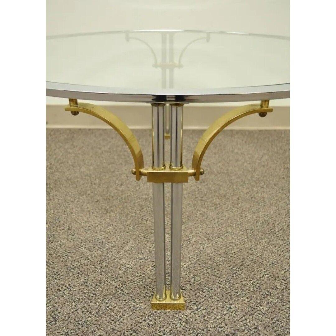 Table basse ronde de style Régence en acier, laiton et verre Maison Jansen en vente 1