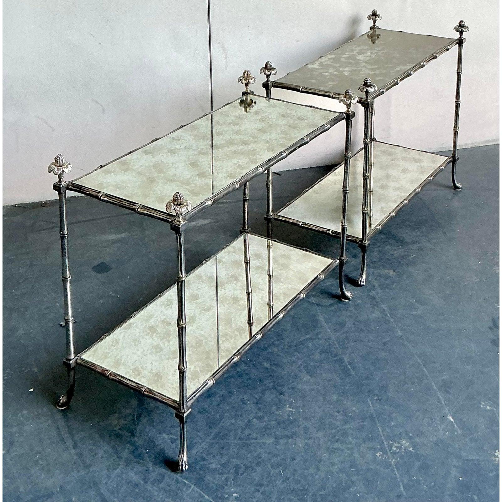 Mid-Century moderno Tavolini d'argento d'epoca Regency dopo la Maison Bagues - Set di 2 in vendita