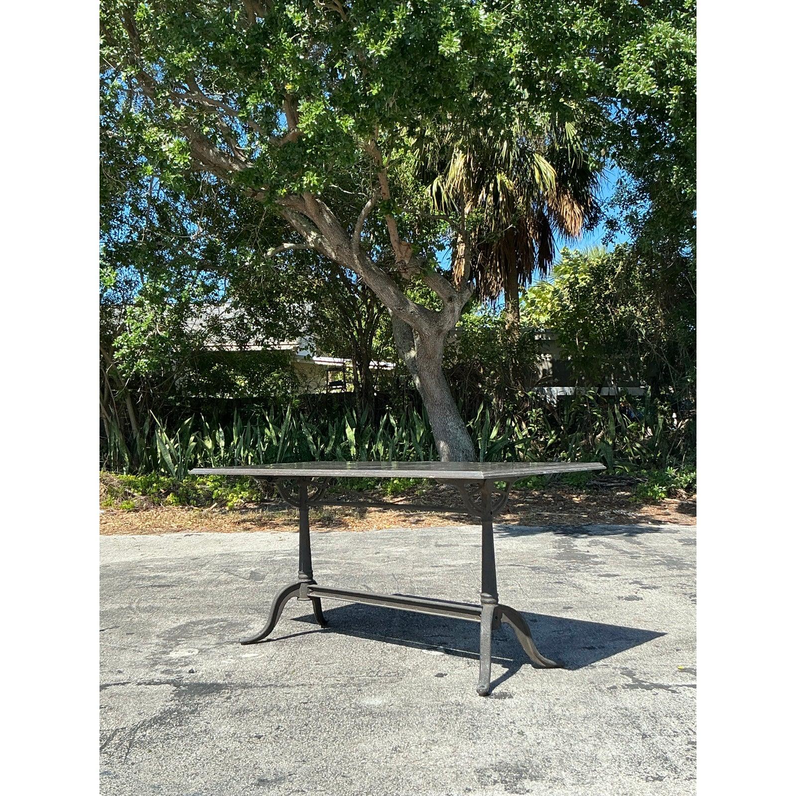 20ième siècle Table de salle à manger vintage Regency à plateau en pierre en vente