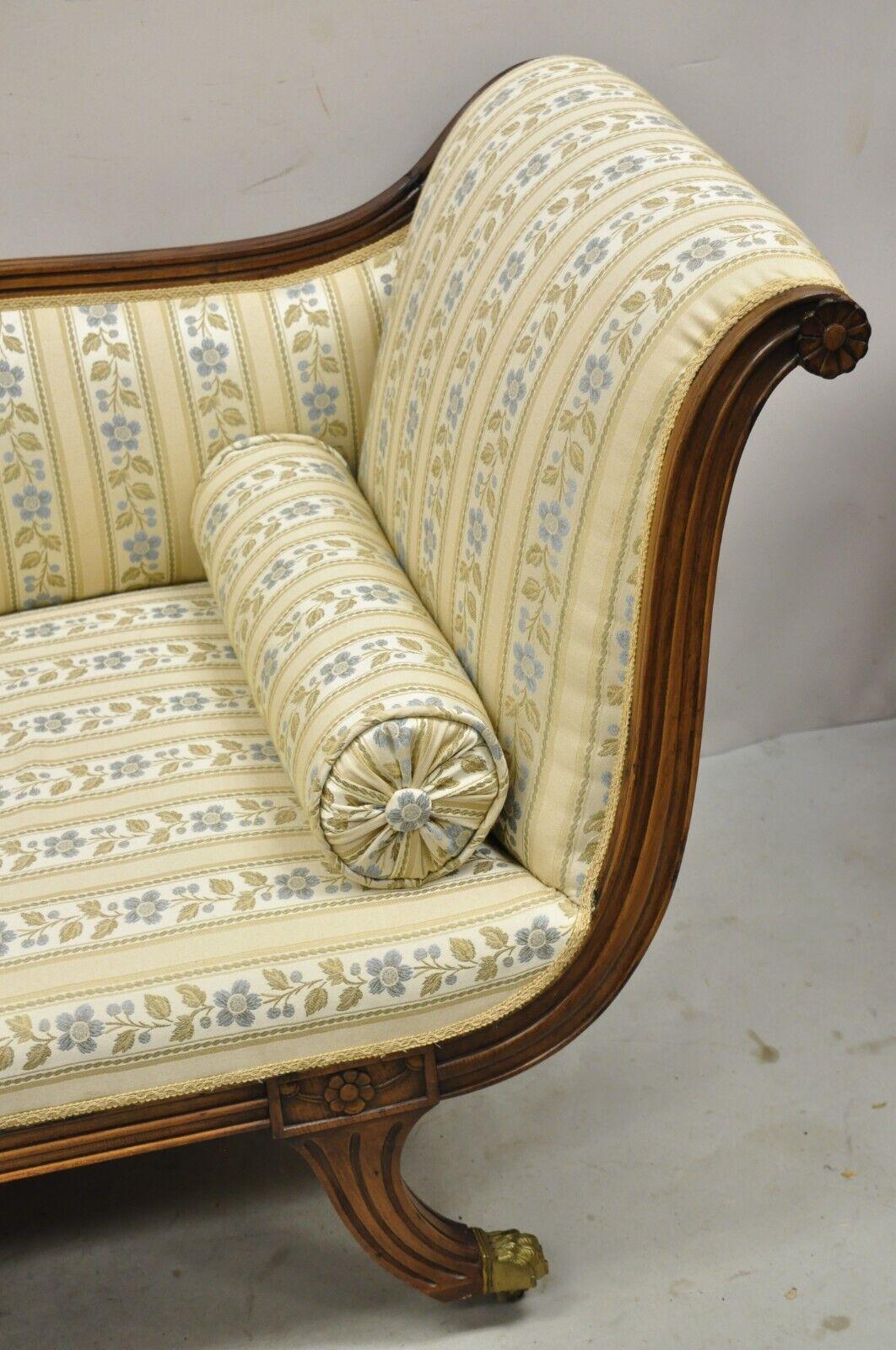 Vintage Regency Stil geschnitzt Mahagoni Saber Bein Chaise Lounge Sofa Recamier im Zustand „Gut“ in Philadelphia, PA