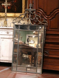 Specchio da parete d'epoca in stile Regency intagliato in Verdigris e dorato con vetro fumé