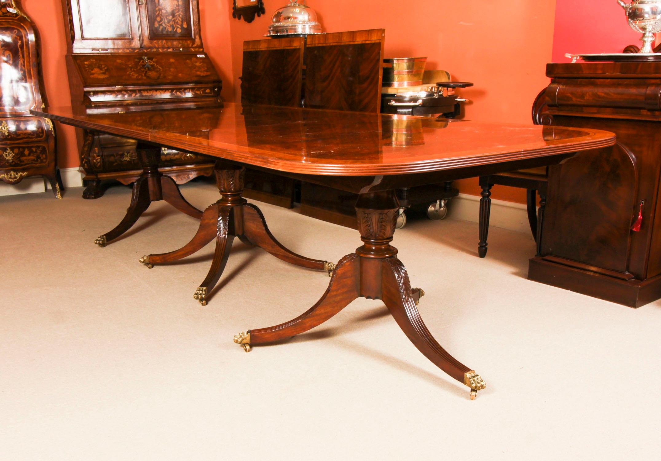 Vintage Regency Style Dining Table & 18 Chairs Flame Mahogany 20th Century 8