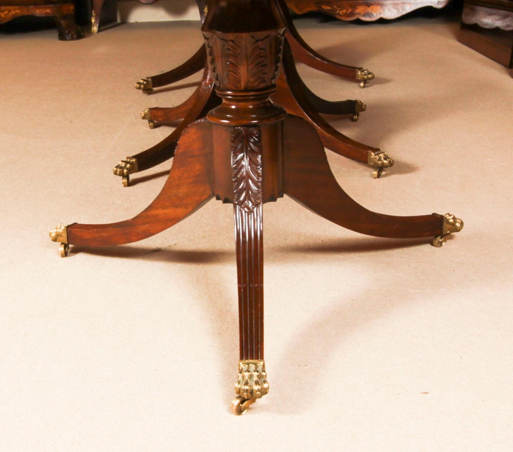 Vintage Regency Style Dining Table & 18 Chairs Flame Mahogany 20th Century 9