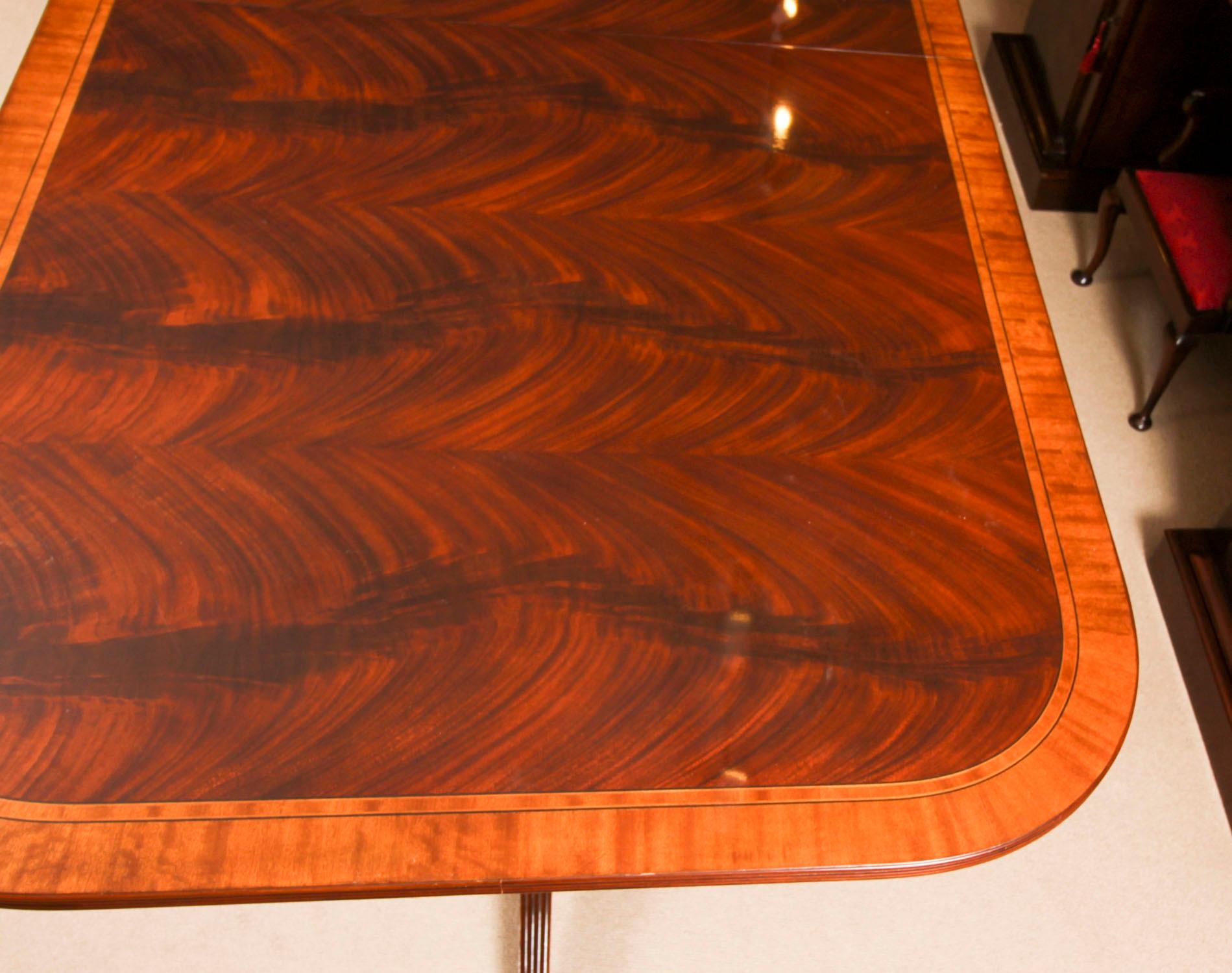 Vintage Regency Style Dining Table & 18 Chairs Flame Mahogany 20th Century 5