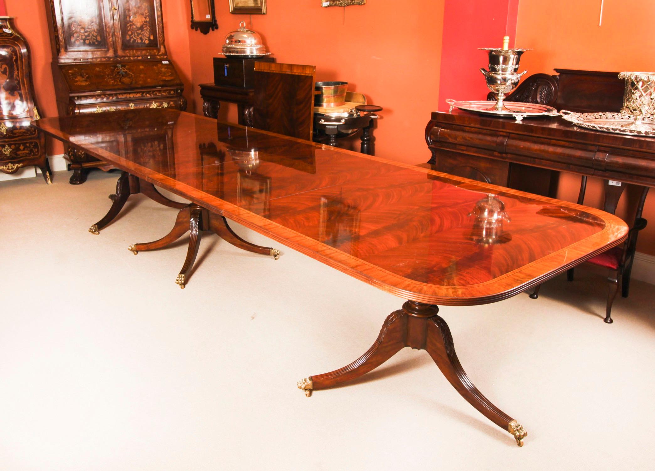Vintage Regency Style Dining Table & 18 Chairs Flame Mahogany 20th Century 6