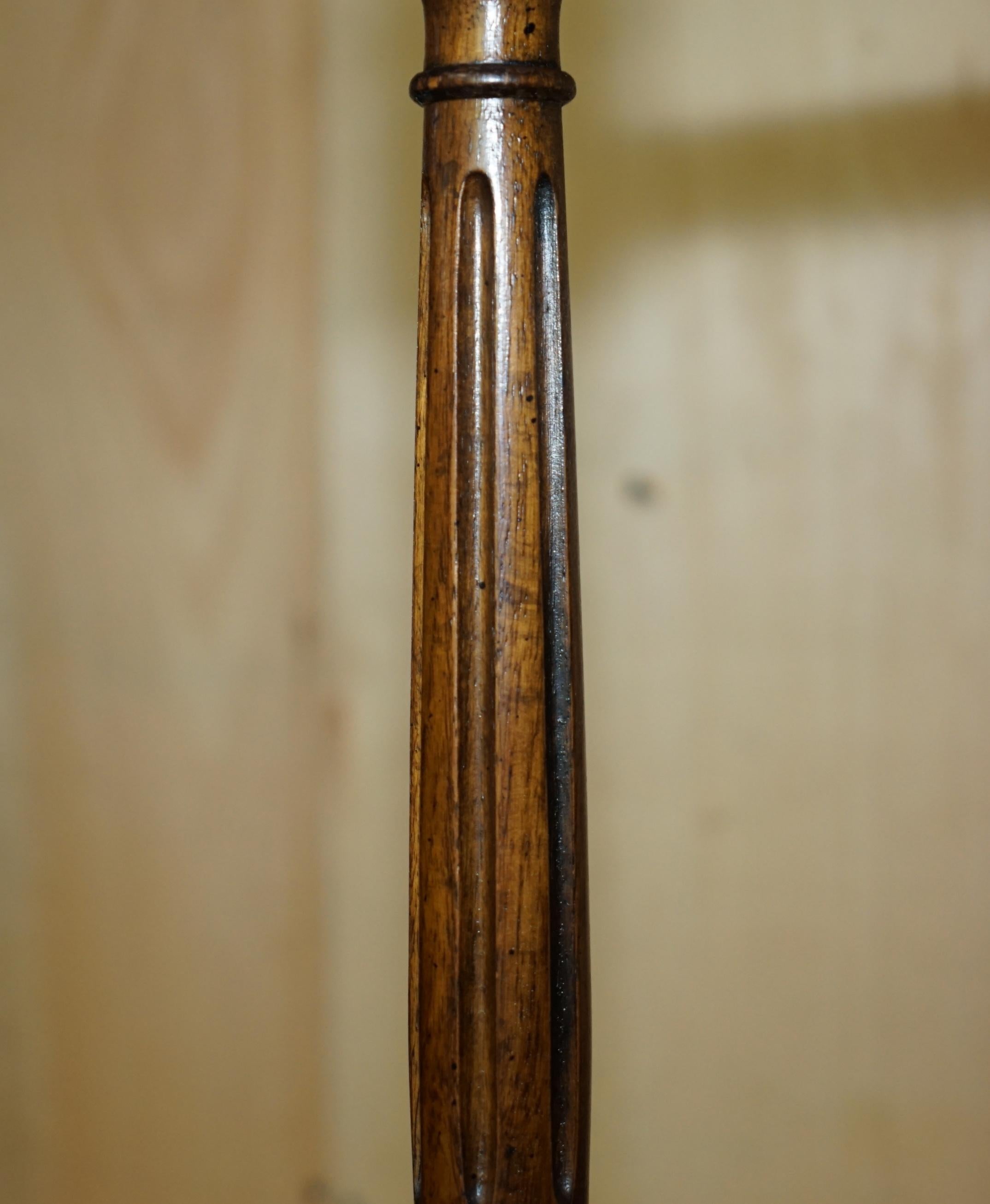 Inglese LIBRERIA IN LEGNO DUREVOLE FIAMMATO IN STILE REGENNALE D'EPOCA alta 198 cm. in vendita