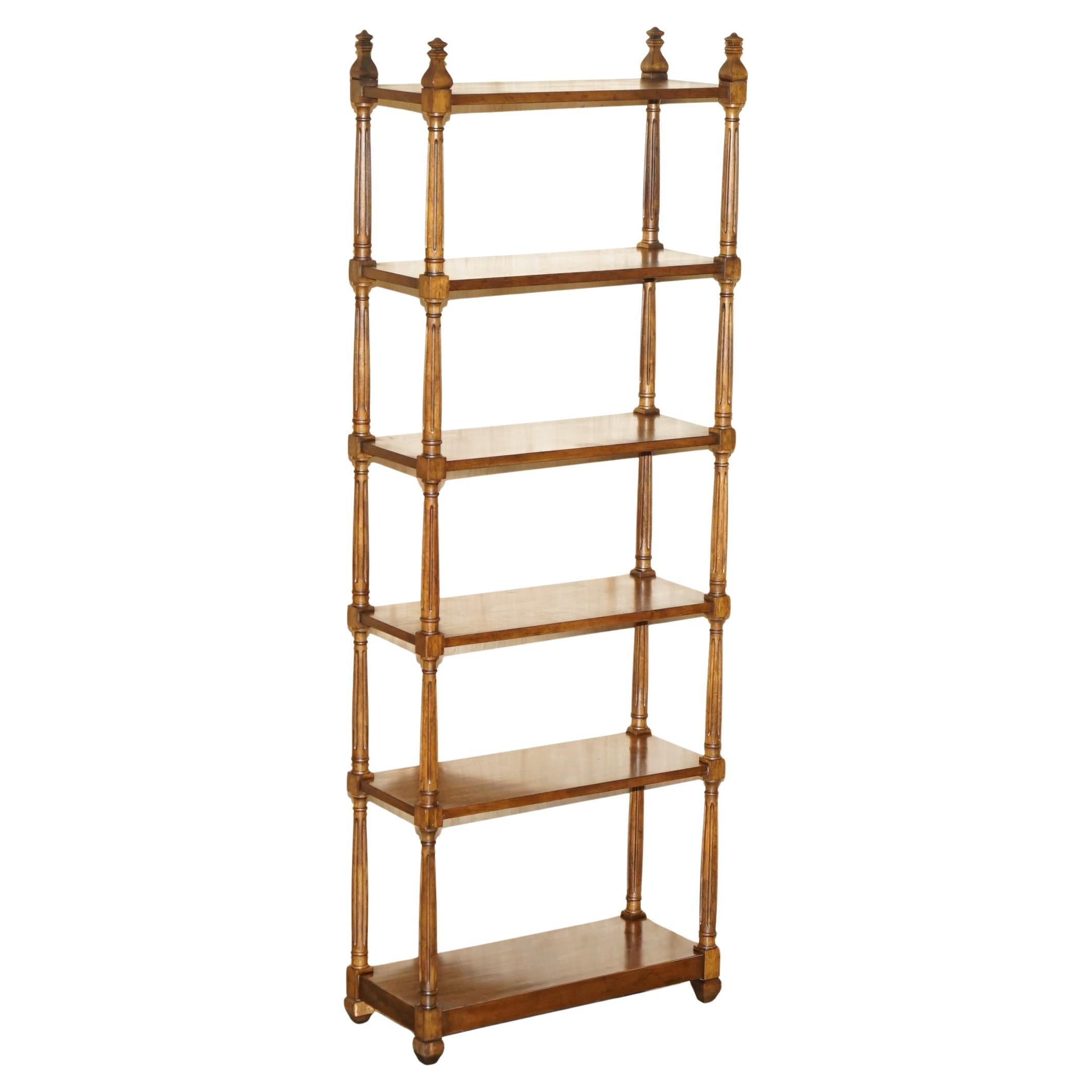 LIBRERIA IN LEGNO DUREVOLE FIAMMATO IN STILE REGENNALE D'EPOCA alta 198 cm. in vendita