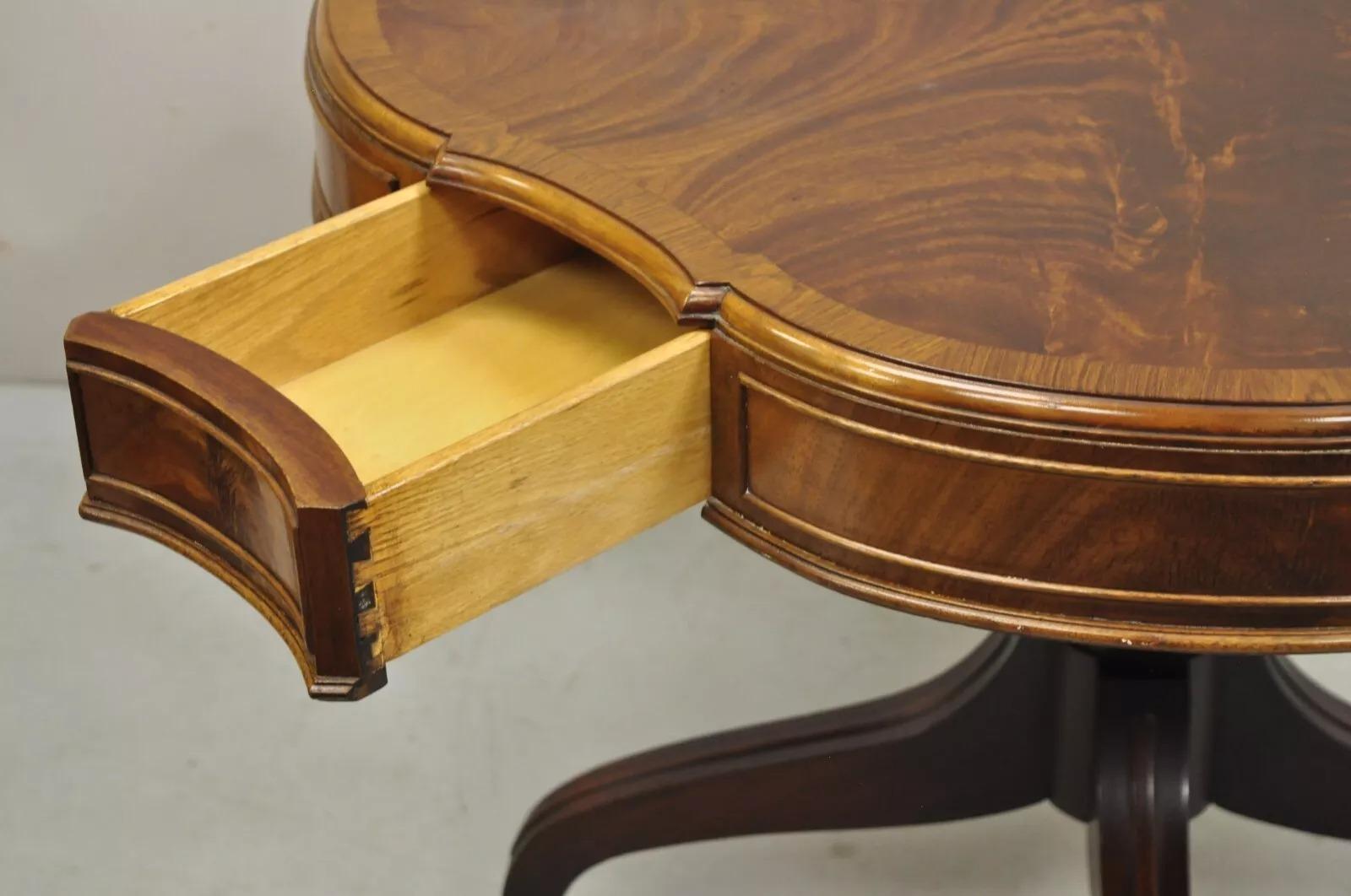 Unknown Vintage Regency Style Flamed Mahogany Four Drawer Pedestal Base Lamp Table For Sale