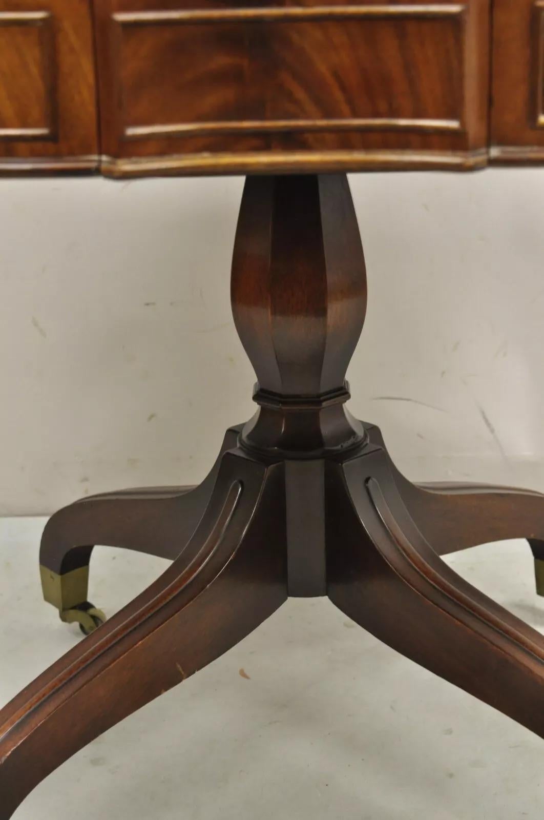 20th Century Vintage Regency Style Flamed Mahogany Four Drawer Pedestal Base Lamp Table For Sale