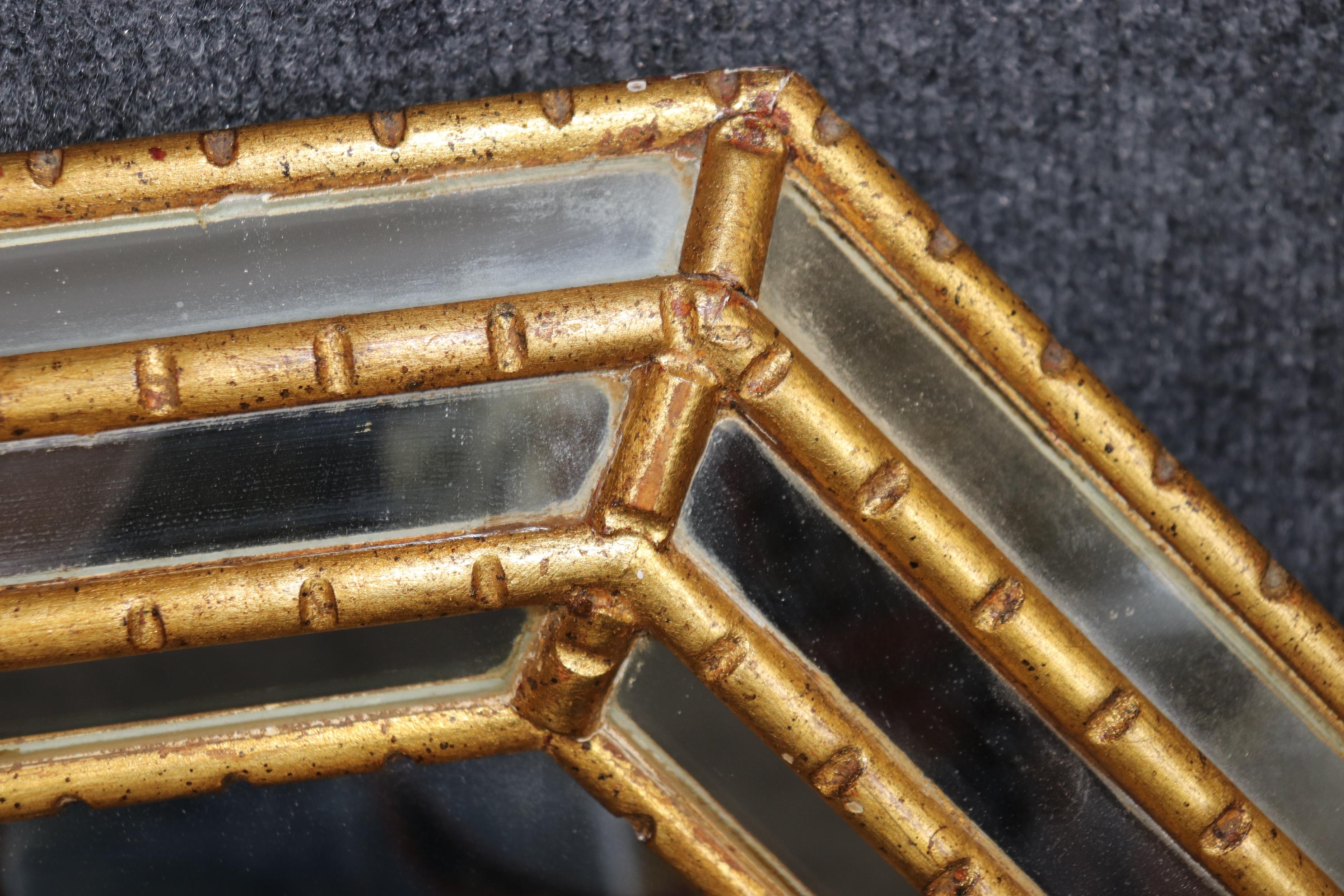 Specchio da parete vintage in stile Regency con intagli dorati di Labarge in vendita 3