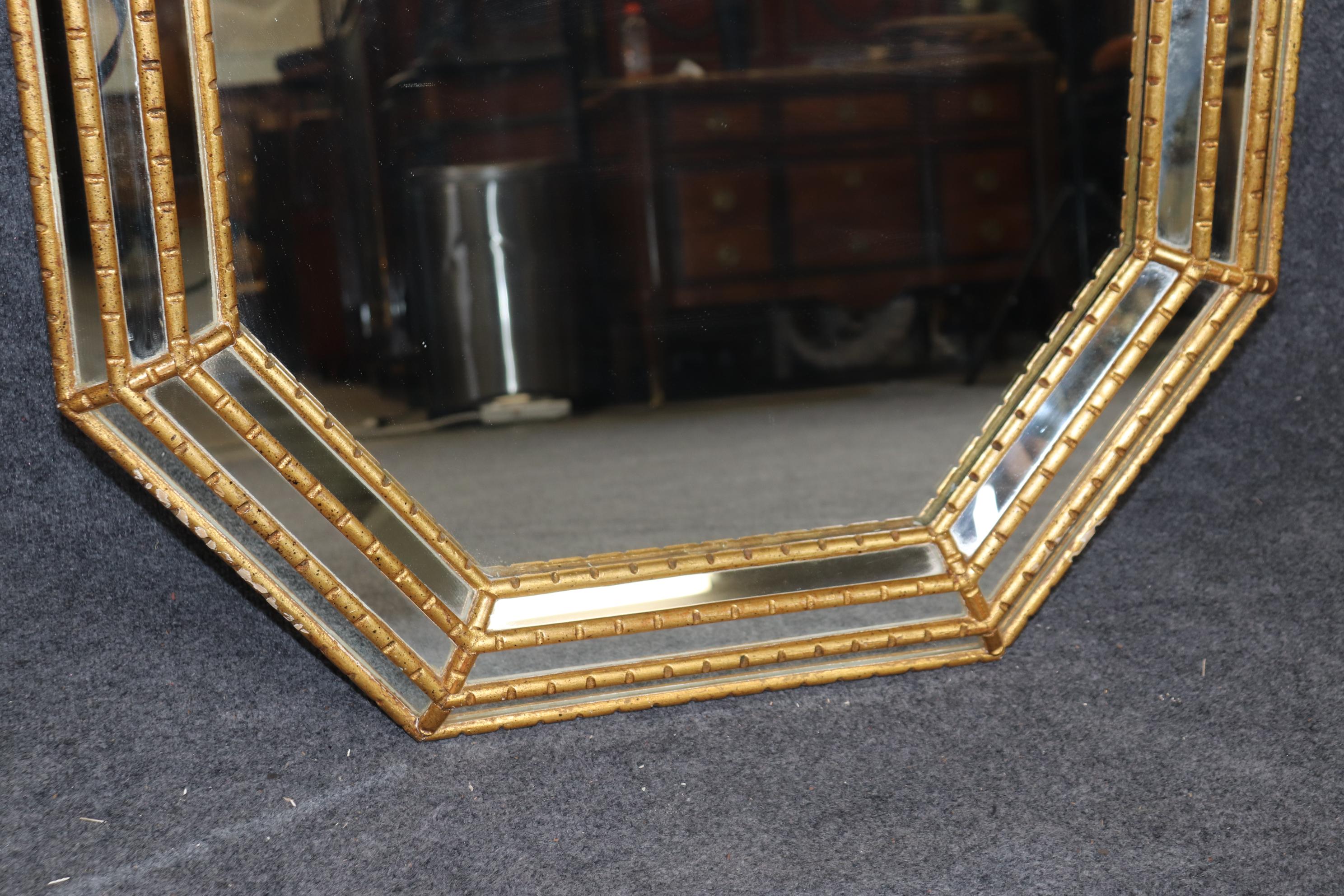 Specchio da parete vintage in stile Regency con intagli dorati di Labarge in vendita 1