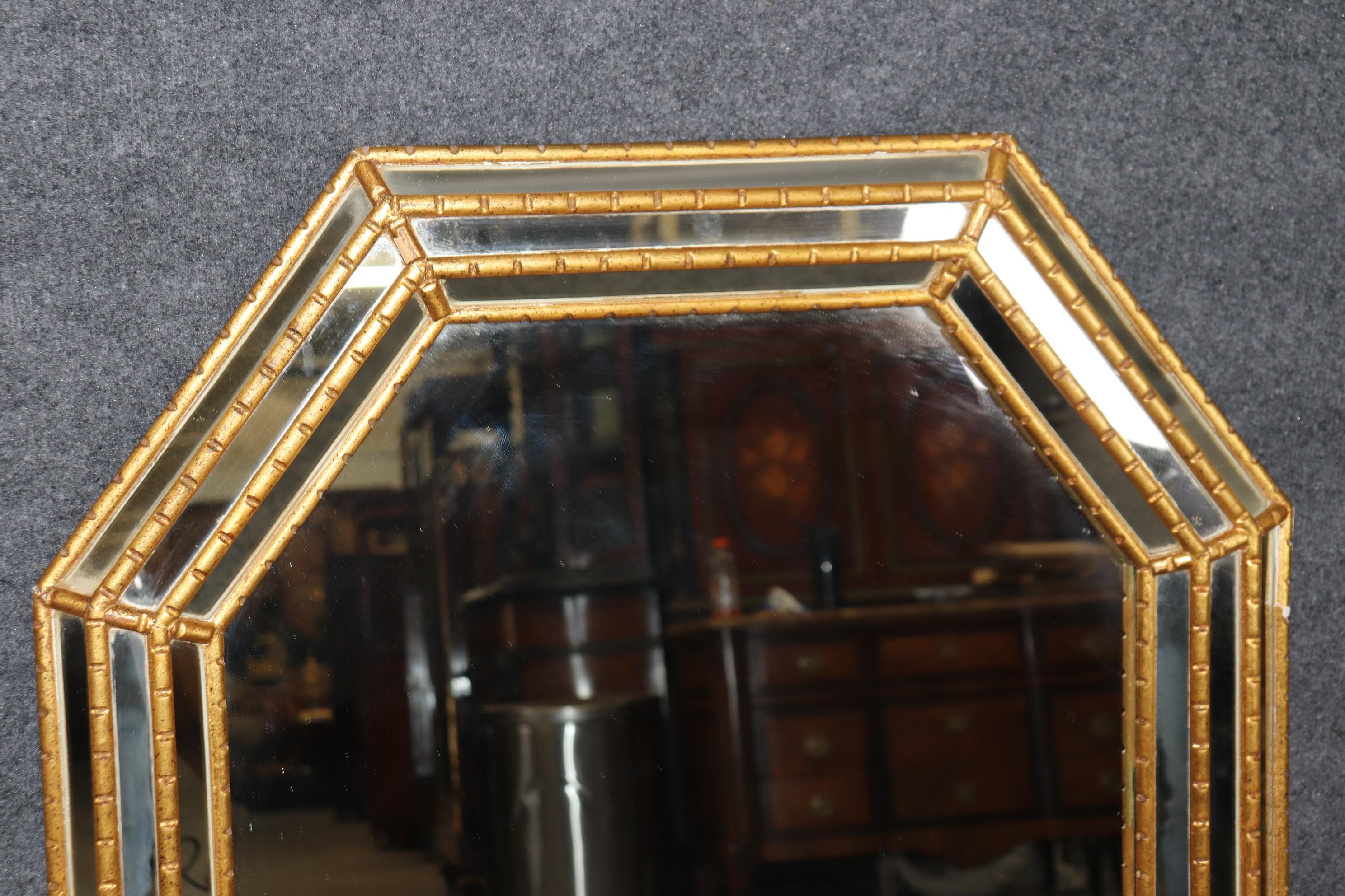 Specchio da parete vintage in stile Regency con intagli dorati di Labarge in vendita 2