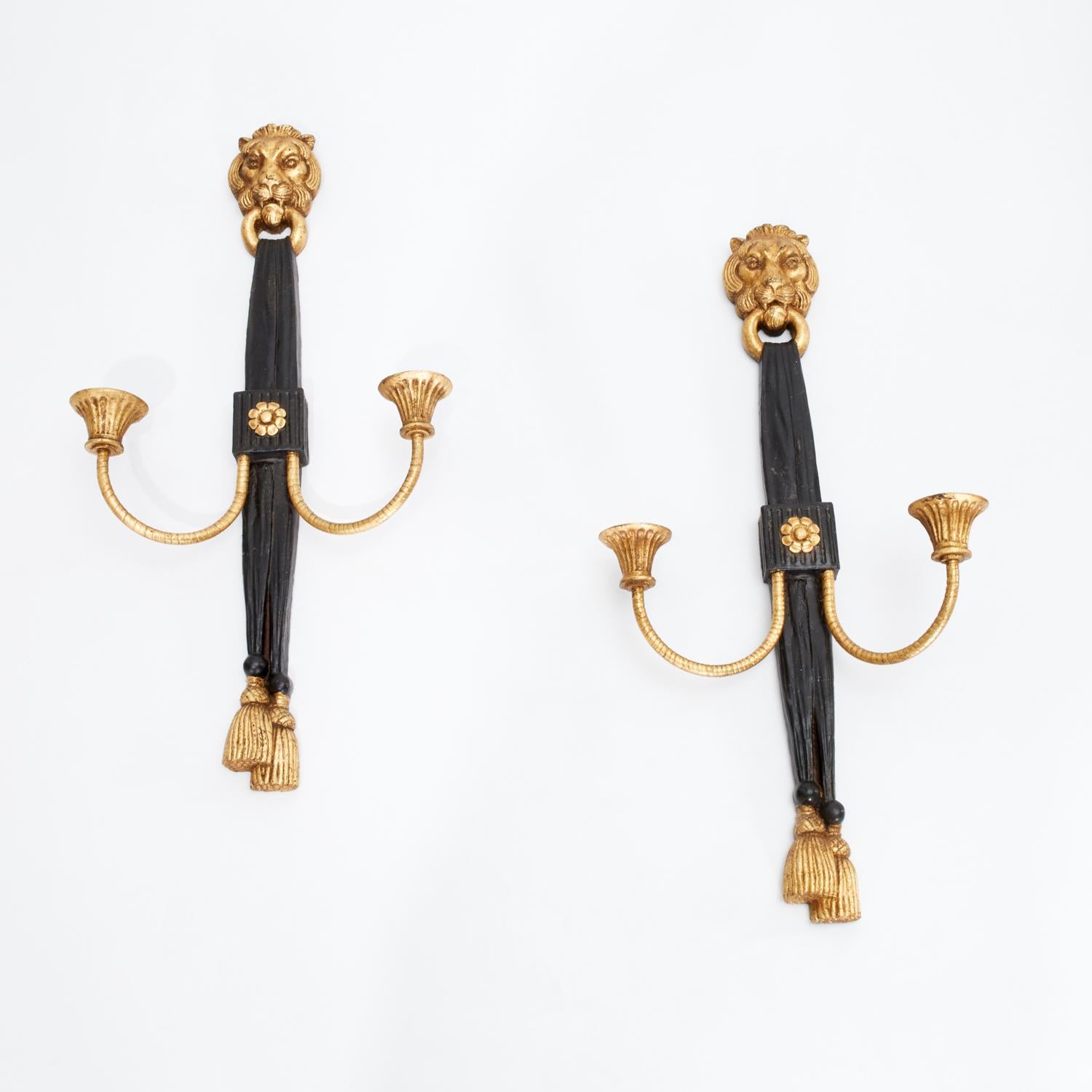 Métal Appliques vintage de style Régence avec masque de lion et bougie annulaire d'après Maitland Smith en vente