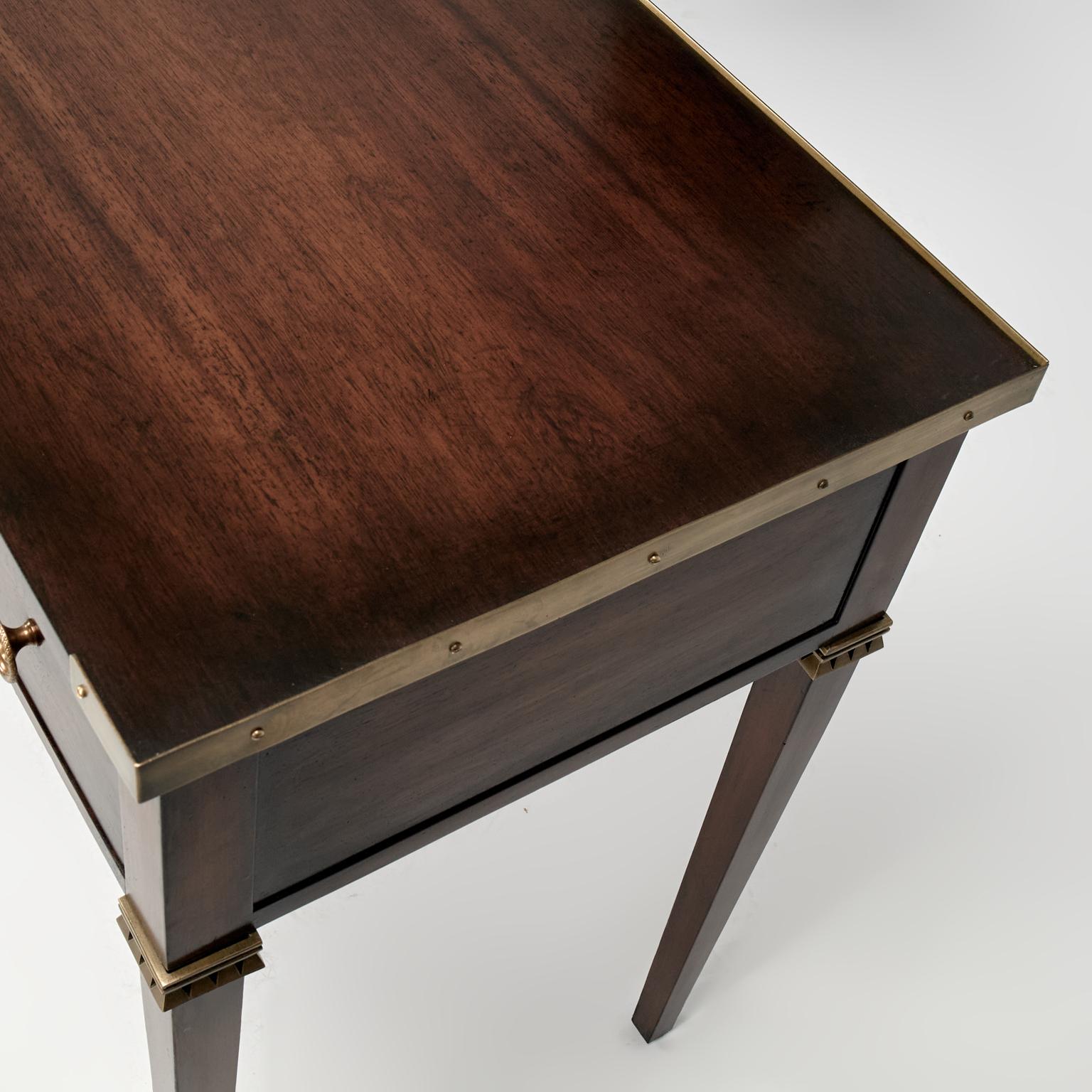 Bureau vintage en bois de rose de style Régence par Baker en vente 4