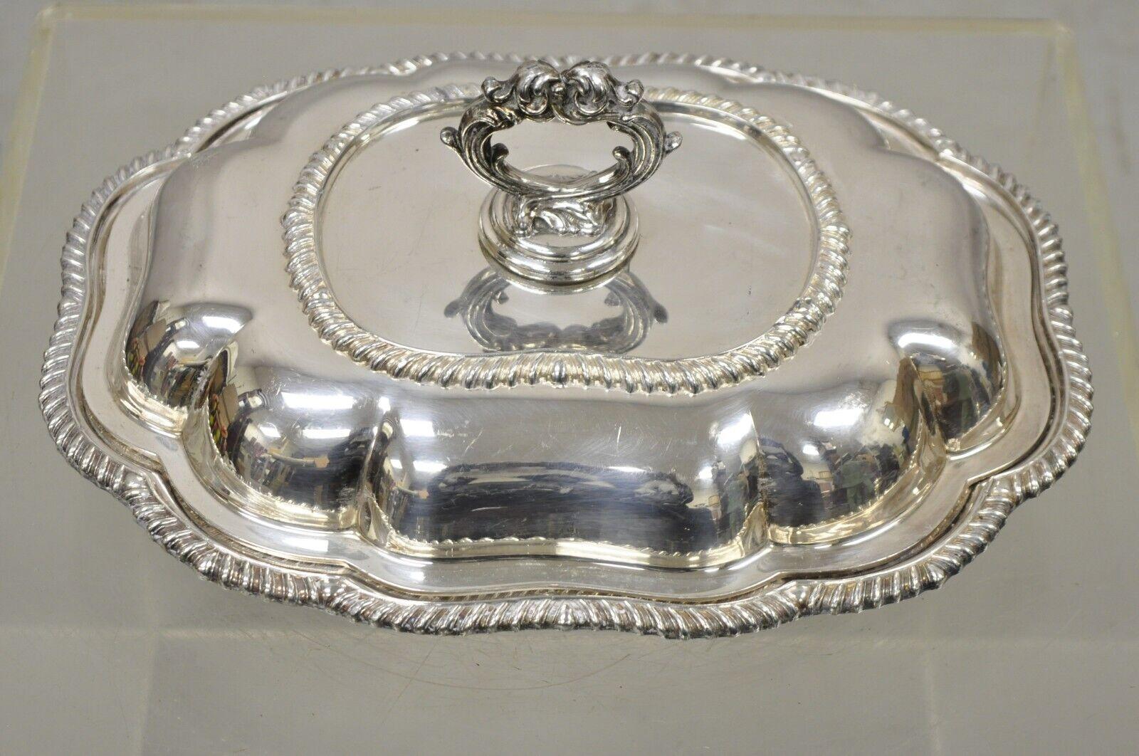 20th Century Vintage Regency Style Silver Plated Covered Vegetable Dish Serving Platter For Sale