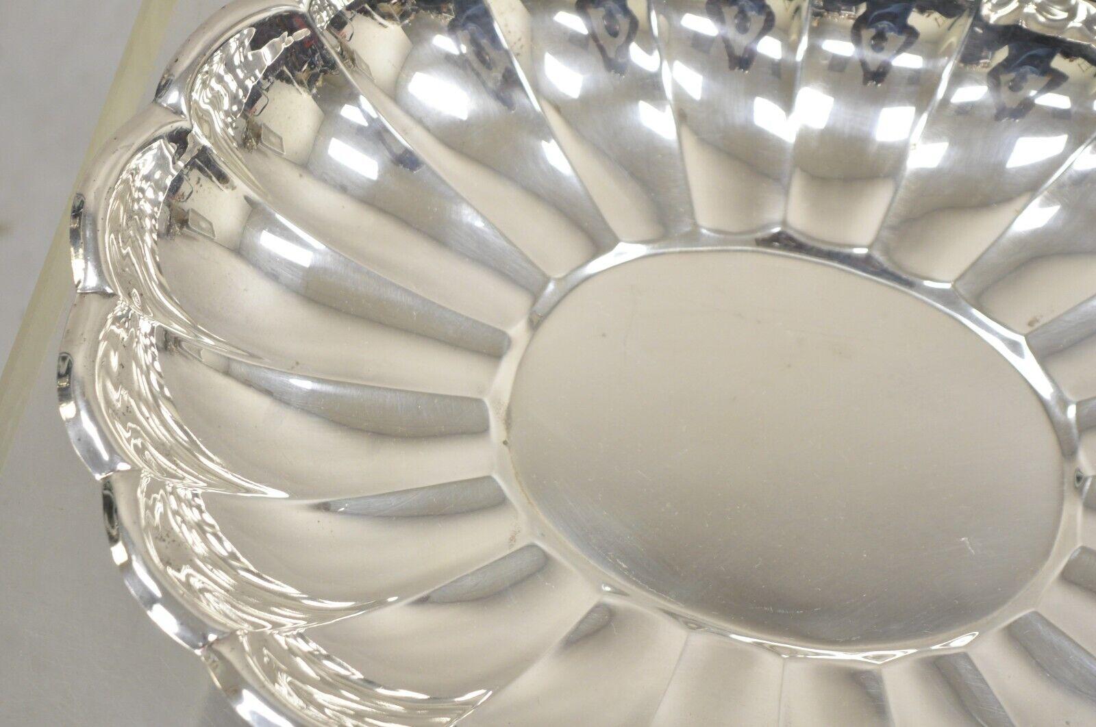 Vintage Regency Style Silver Plated Scalloped Oval Serving Platter Fruit Bowl For Sale 1