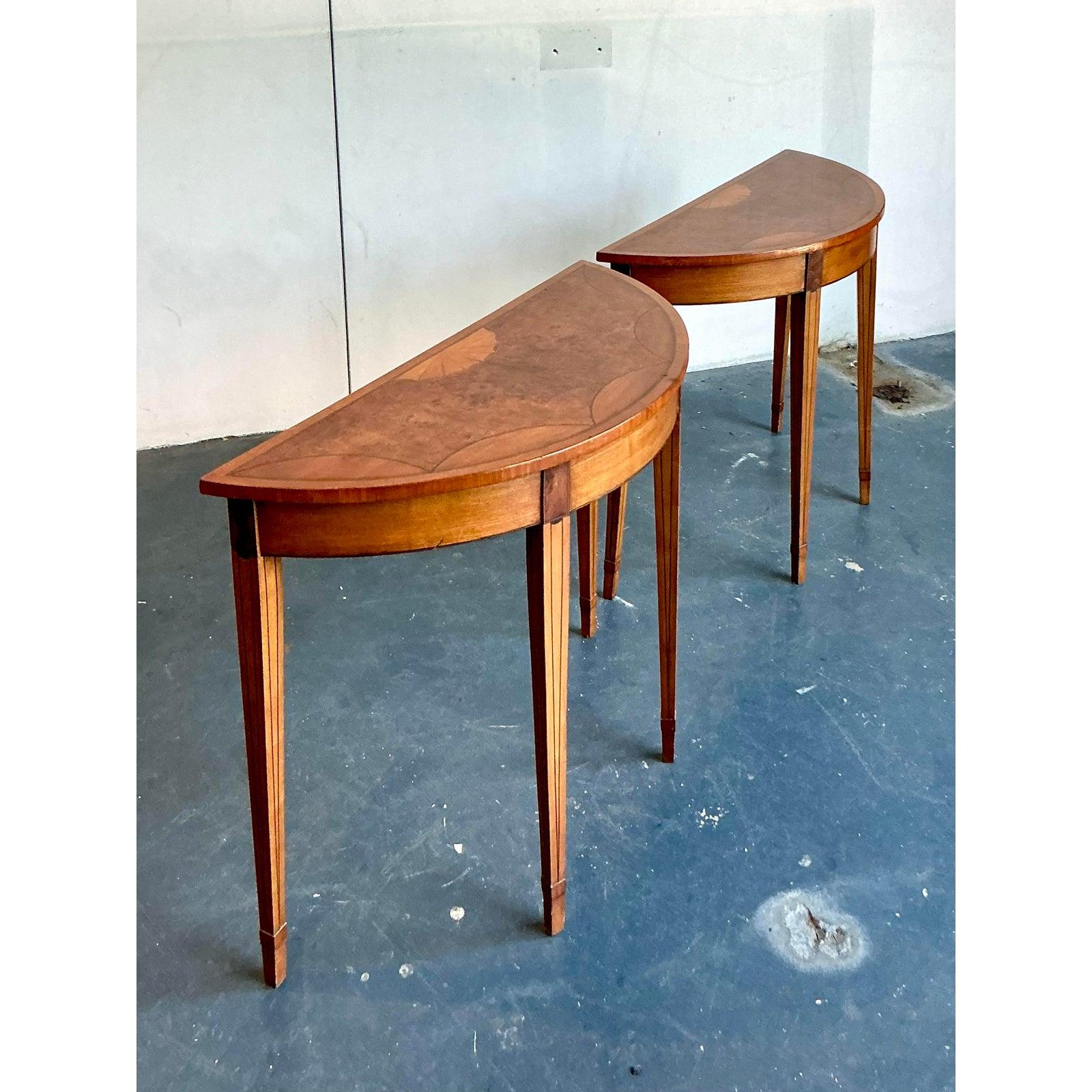 Américain Tables Demilune Vintage Regency en Bois Brut Sunburst - Une Paire en vente