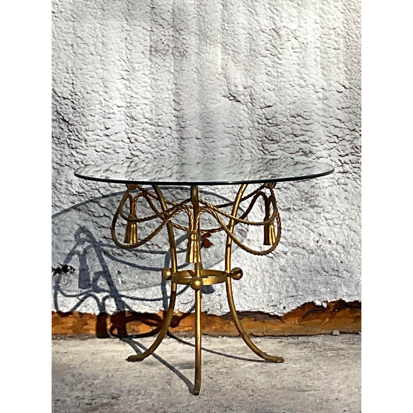 Table d'appoint Vintage Regency à houppes et glands Bon état - En vente à west palm beach, FL