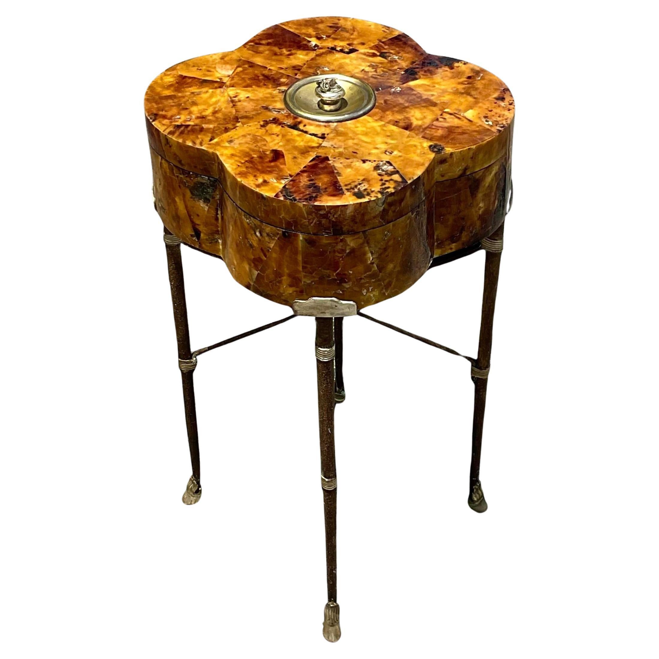 Table d'appoint Vintage Regency à couvercle en corne tessellée