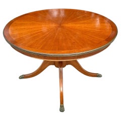 Tavolo da sala centrale Marquis a tre gambe, vintage Regency, A. Hall
