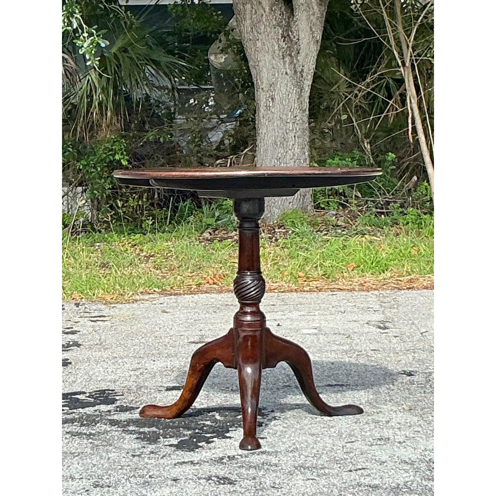 Table d'appoint Regency vintage à plateau basculant Bon état - En vente à west palm beach, FL
