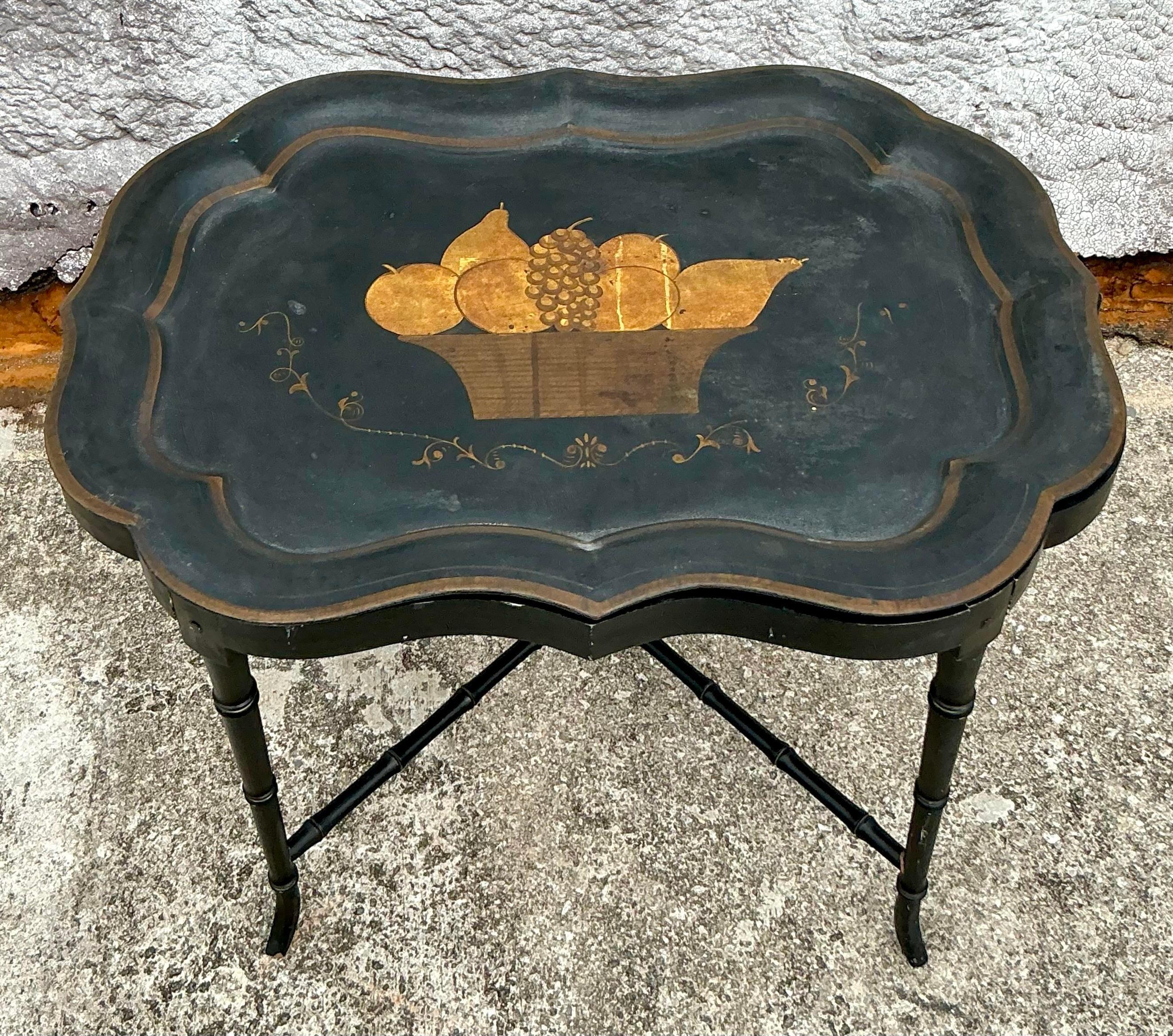 20ième siècle Table à fruits Regency vintage en tôle en vente