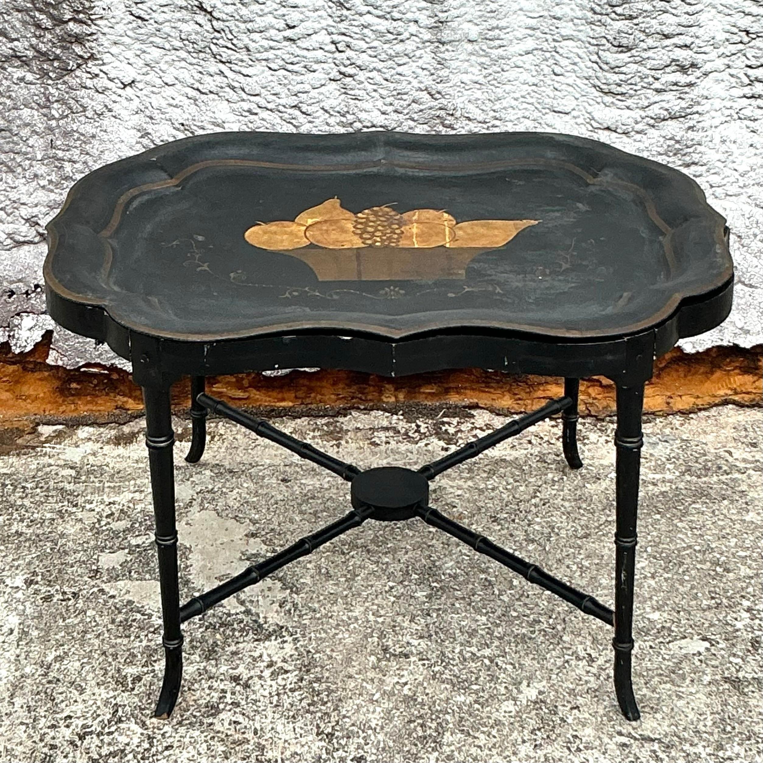 Bois Table à fruits Regency vintage en tôle en vente