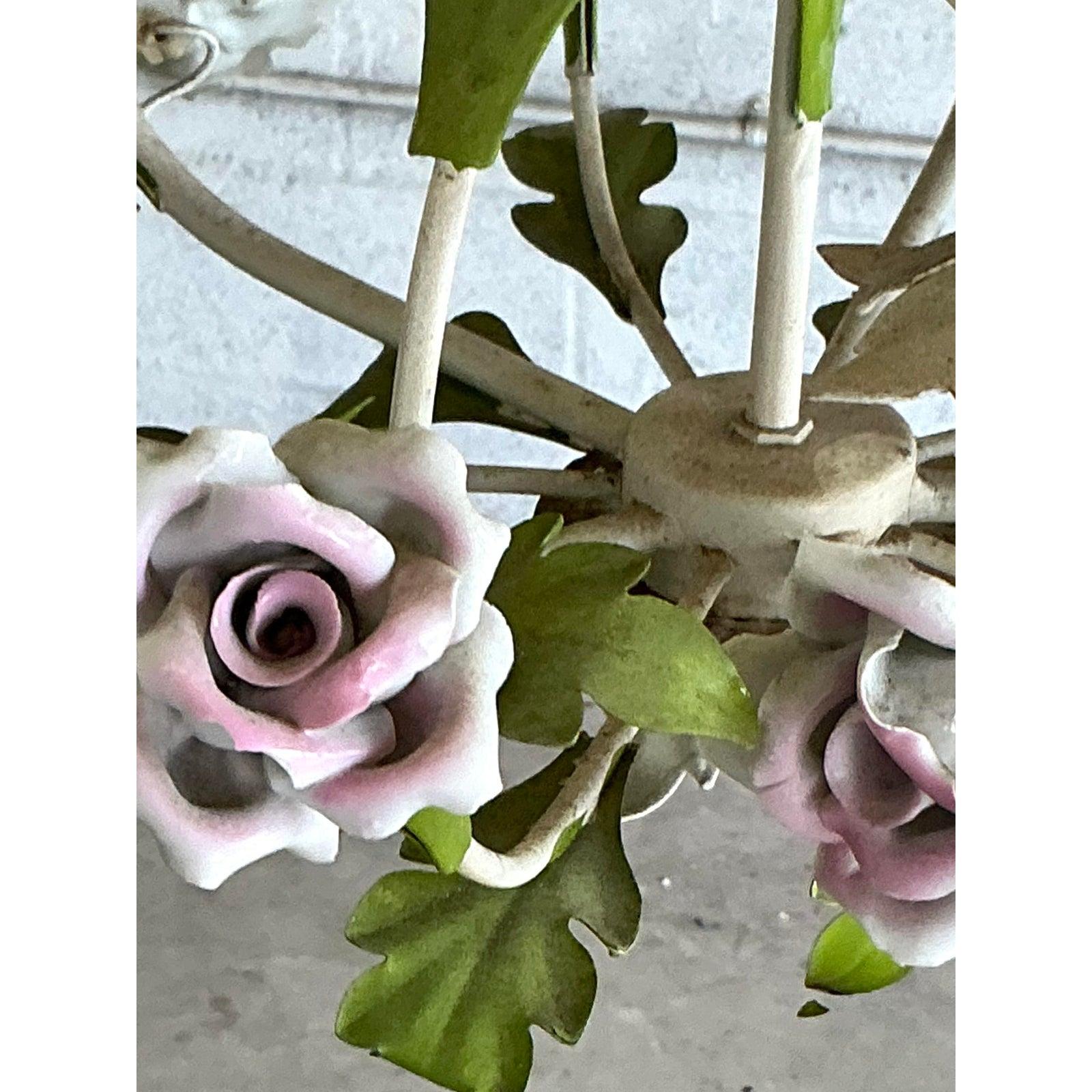 Pietra Lampadario vintage Regency Tole Roses in vendita