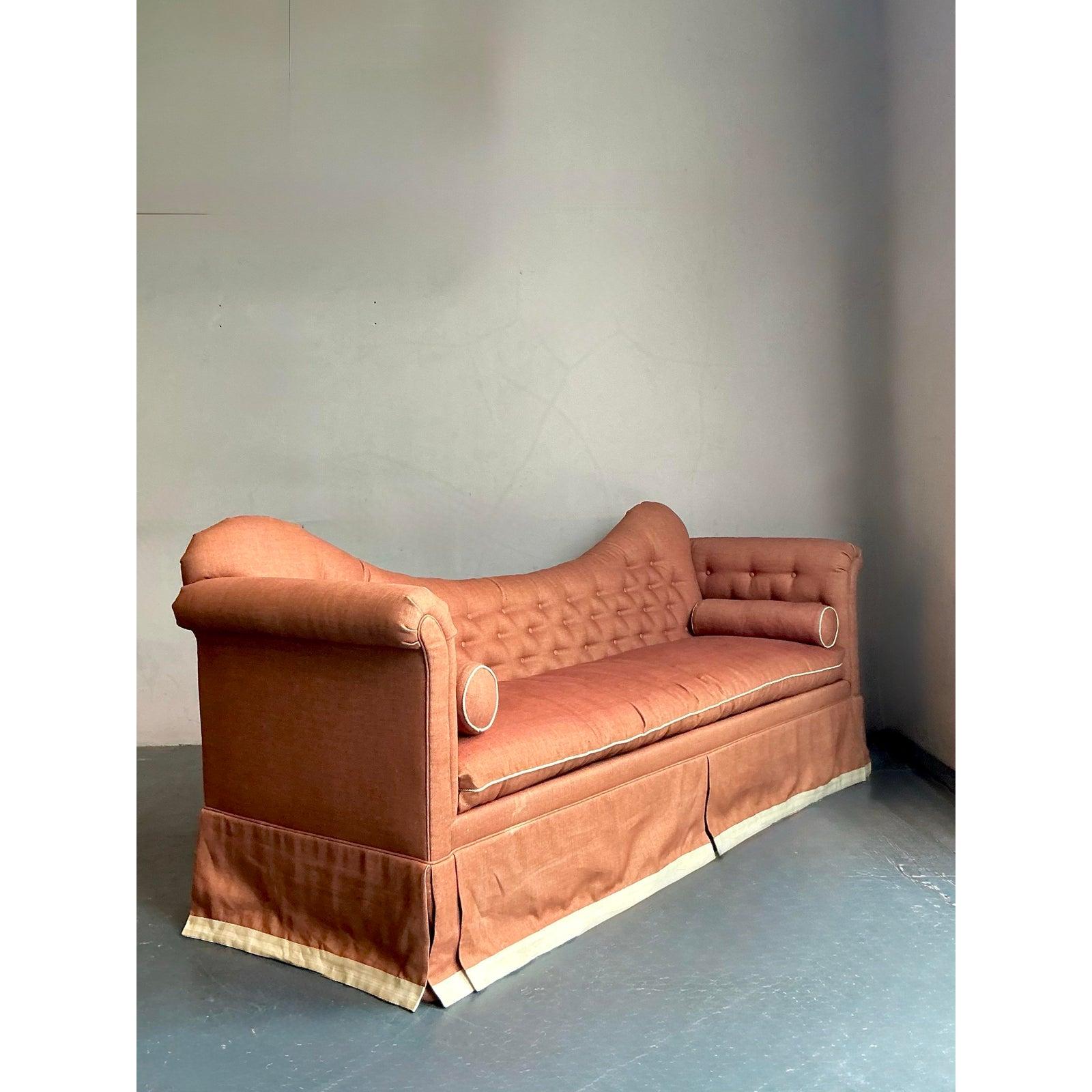 Vintage Regency Tomlinson Roll Back Tufted Sofa (amerikanisch) im Angebot