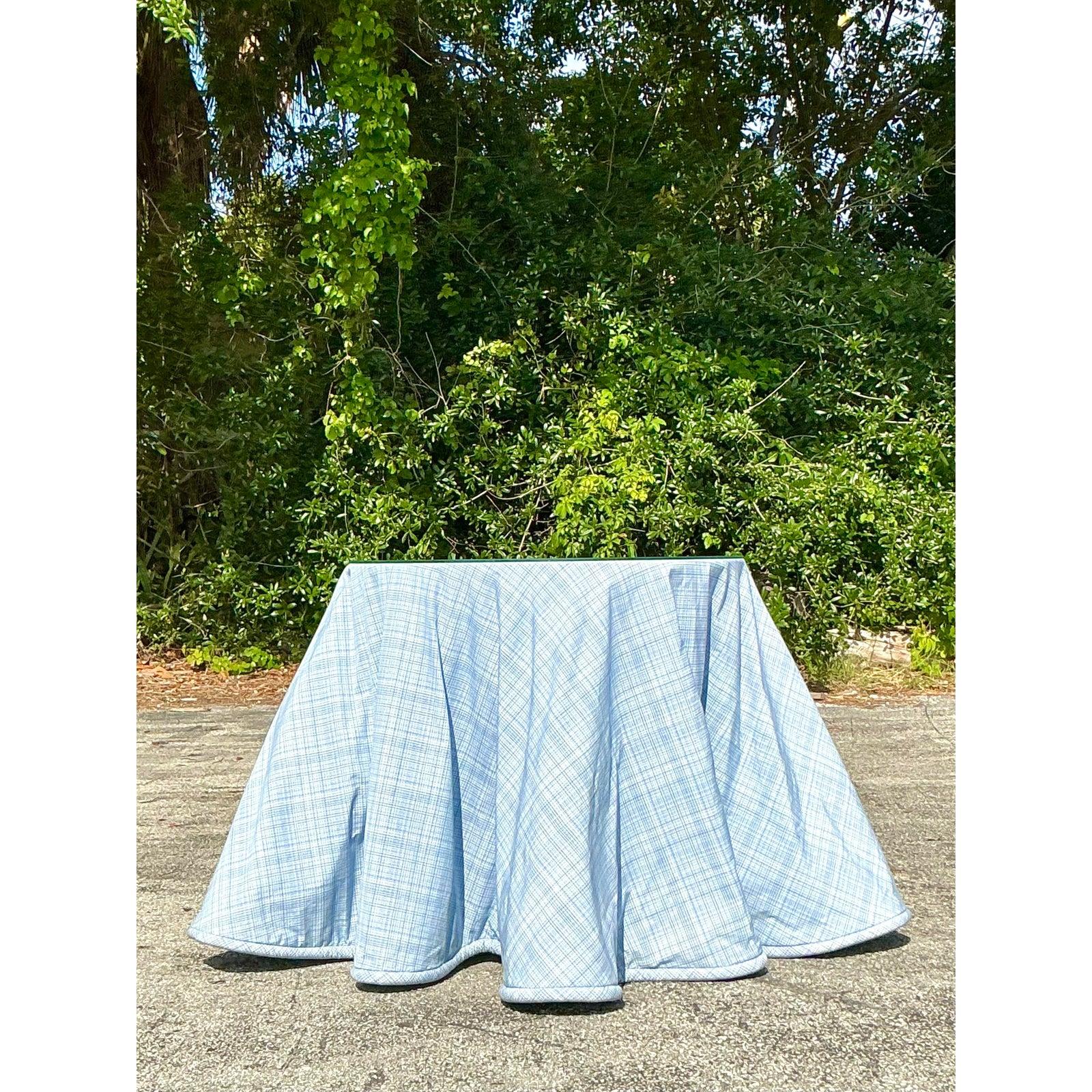 Vintage Regency Tonal Plaid Skirted Tisch (amerikanisch) im Angebot