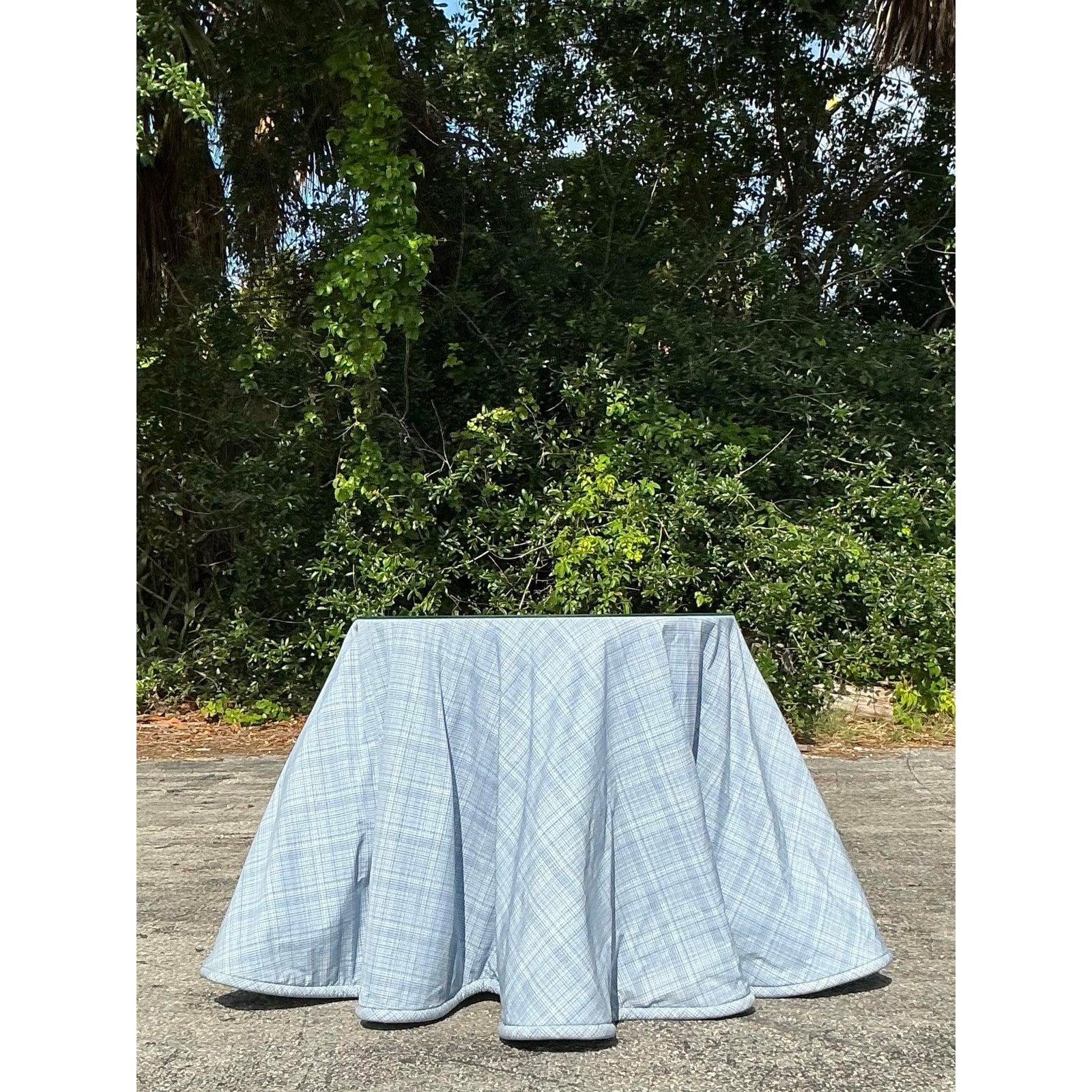 Vintage Regency Tonal Plaid Skirted Tisch (Stoff) im Angebot