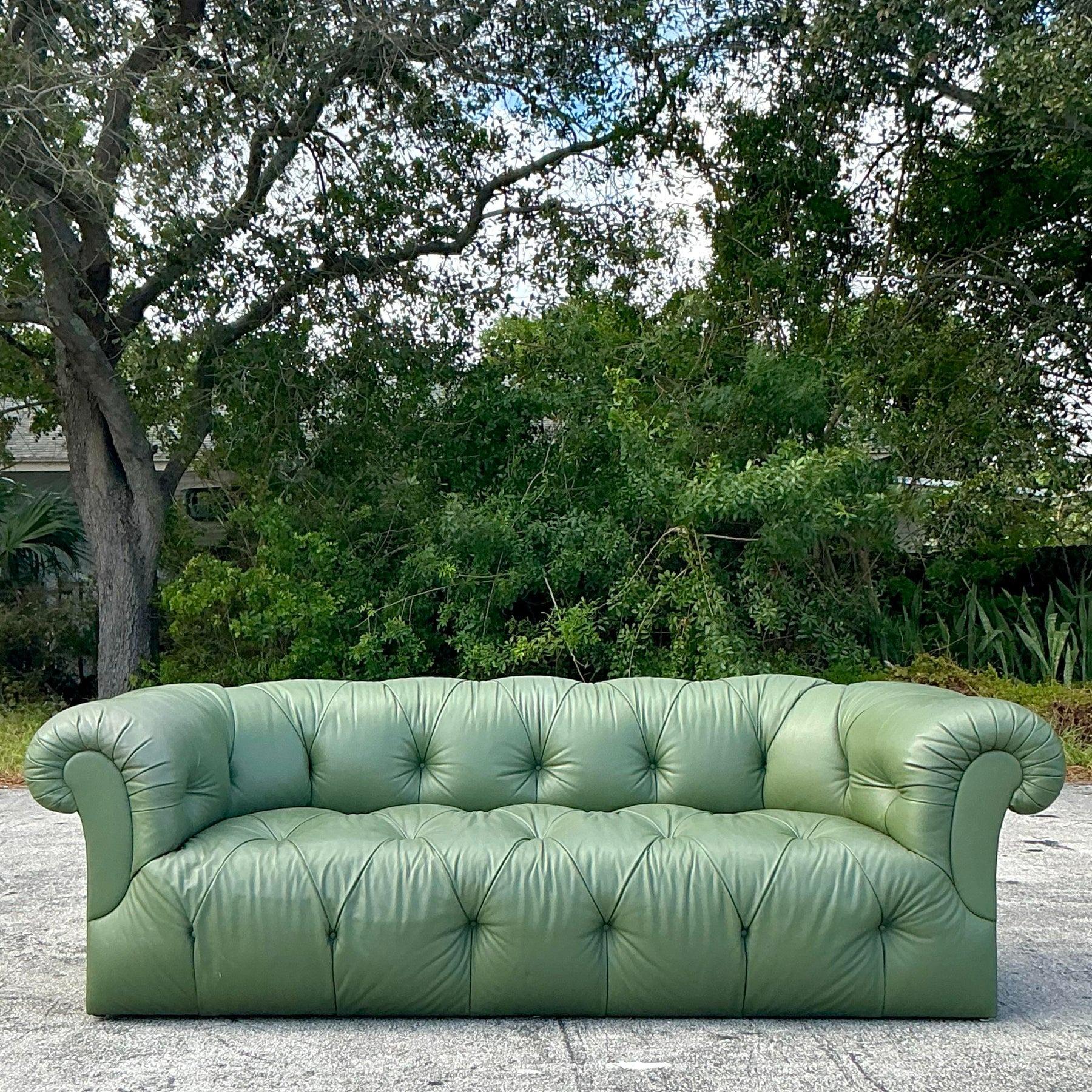 Vintage Regency getuftetes Chesterfield-Leder-Sofa im Regency-Stil im Angebot 5