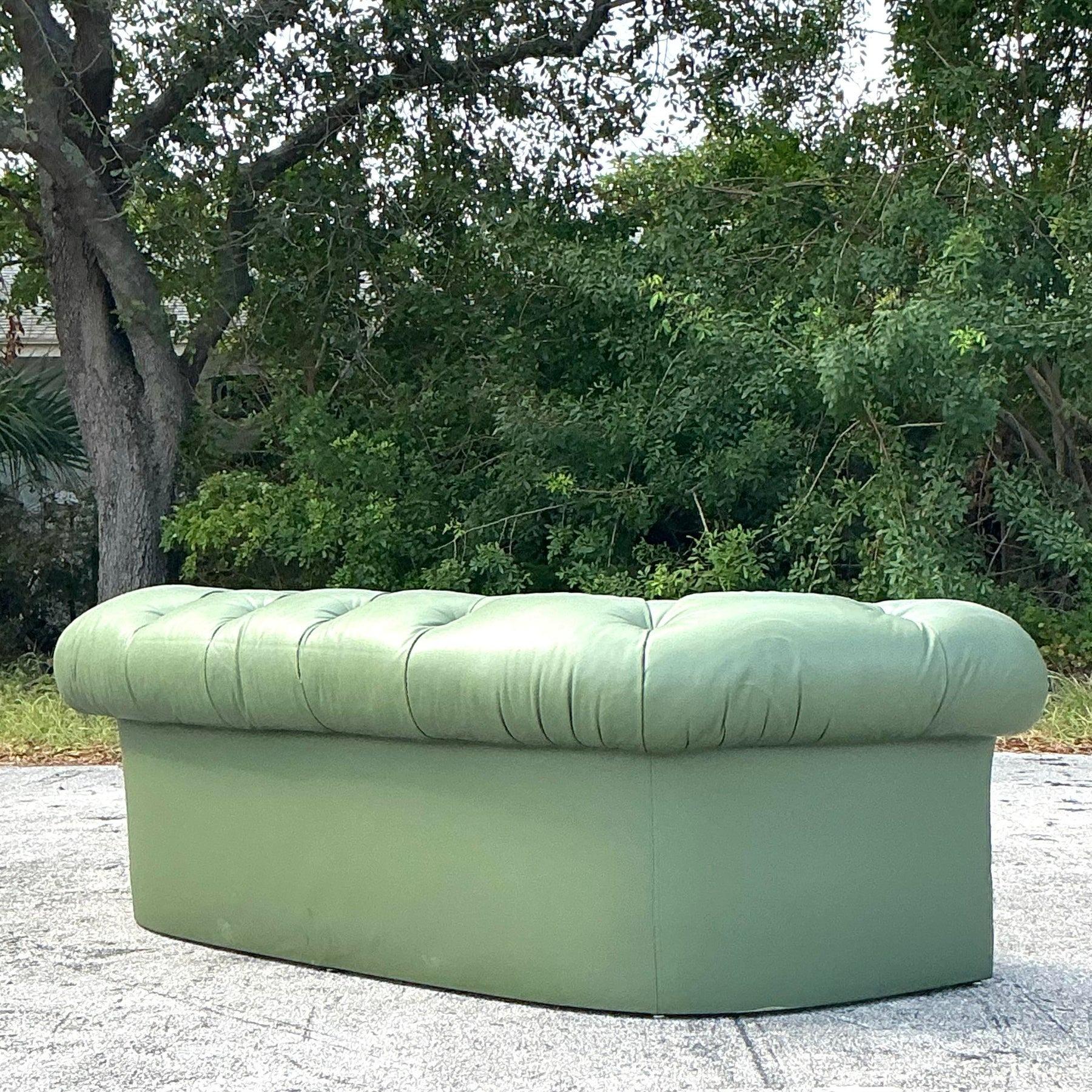 Vintage Regency getuftetes Chesterfield-Leder-Sofa im Regency-Stil im Zustand „Gut“ im Angebot in west palm beach, FL