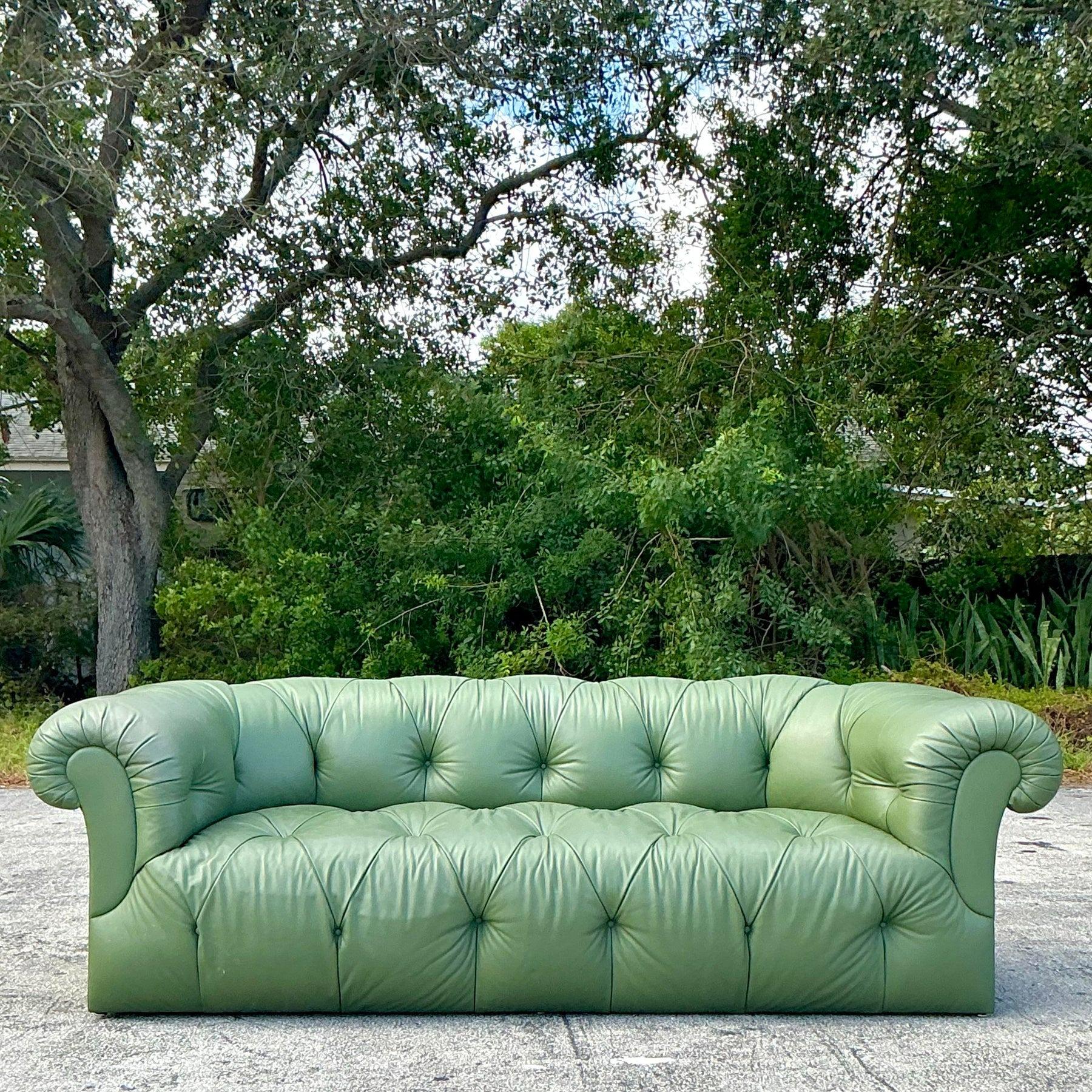 Vintage Regency getuftetes Chesterfield-Leder-Sofa im Regency-Stil im Angebot 3