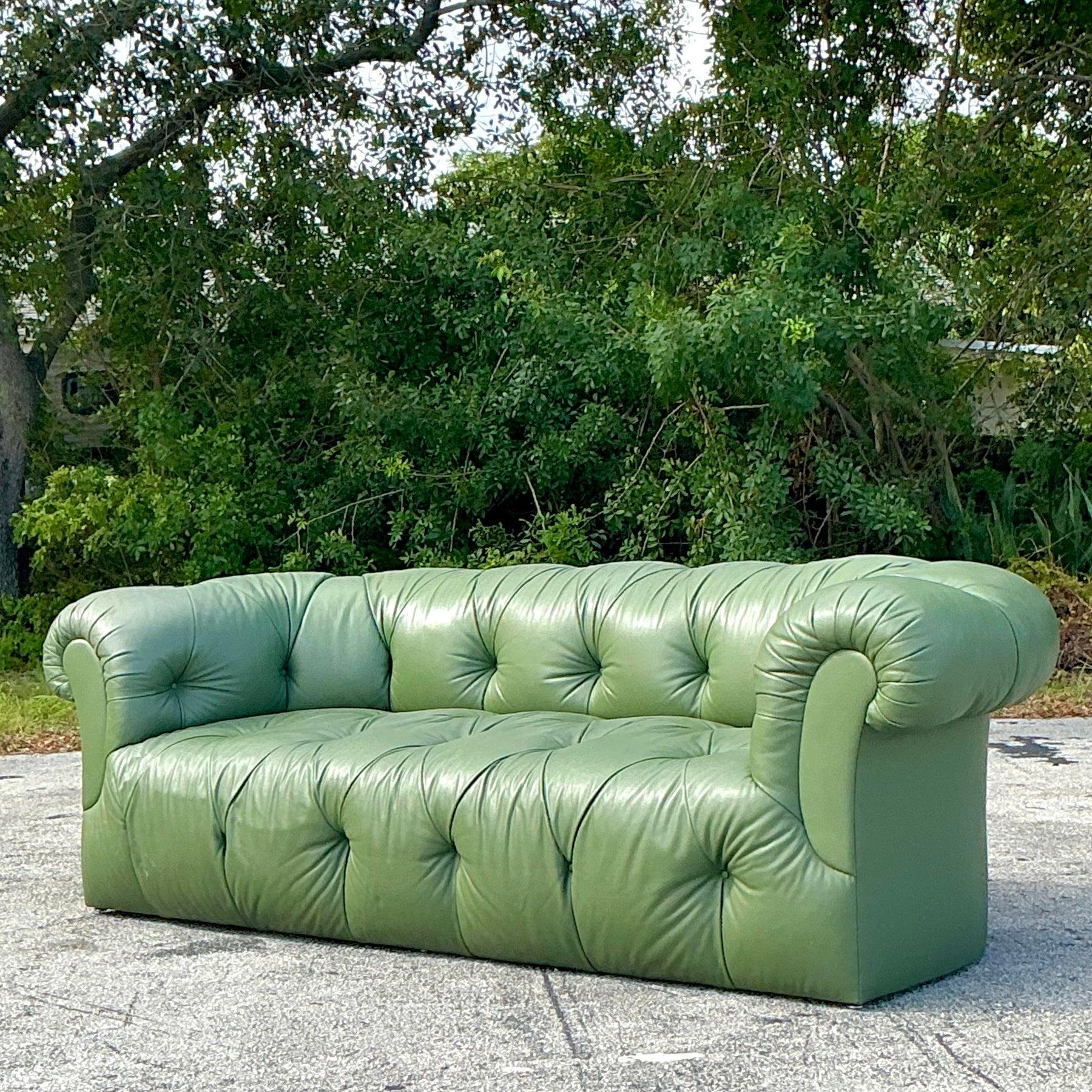 Vintage Regency getuftetes Chesterfield-Leder-Sofa im Regency-Stil im Angebot 4
