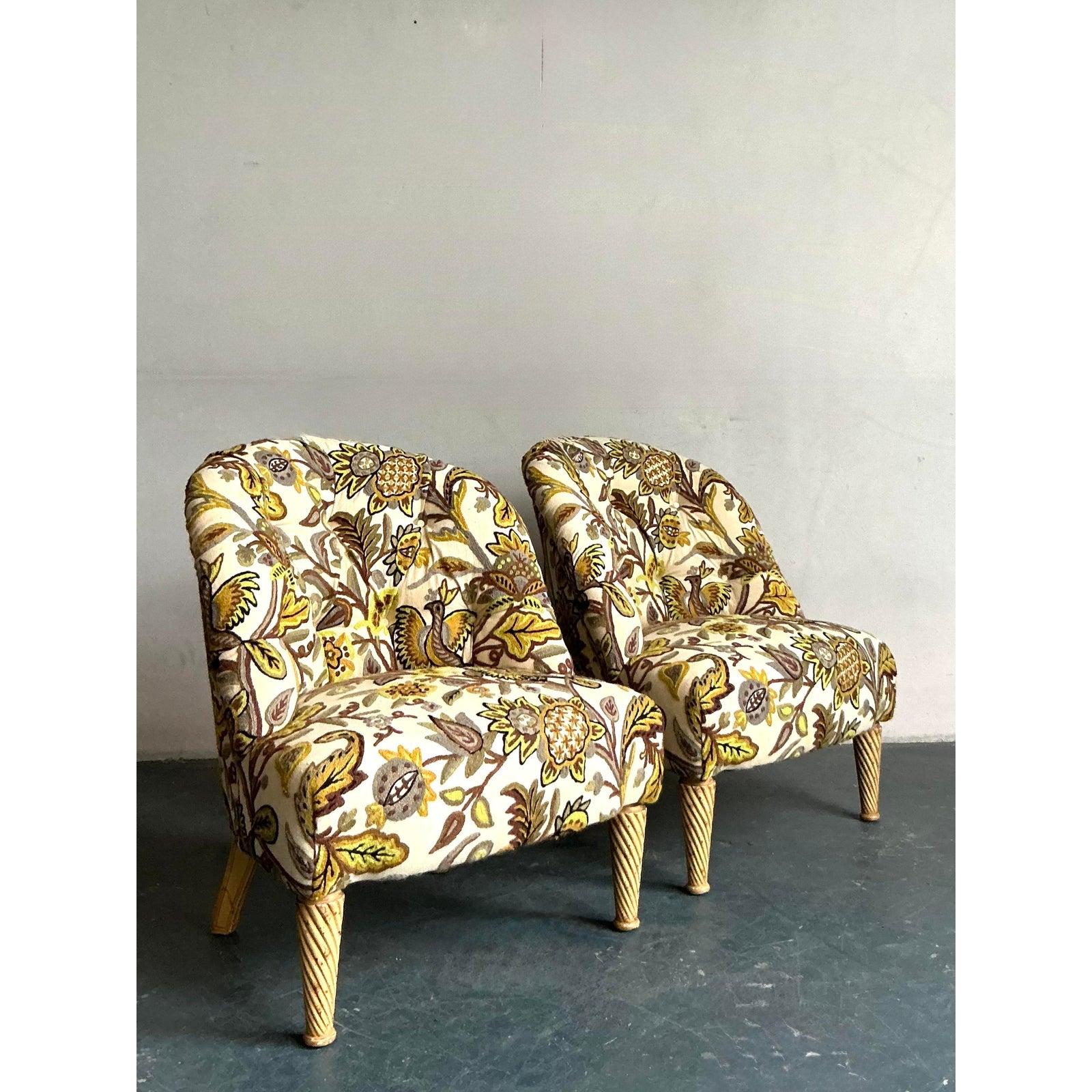 Américain Vintage Regency Tufted Crewl Lounge Chairs - A Pair en vente