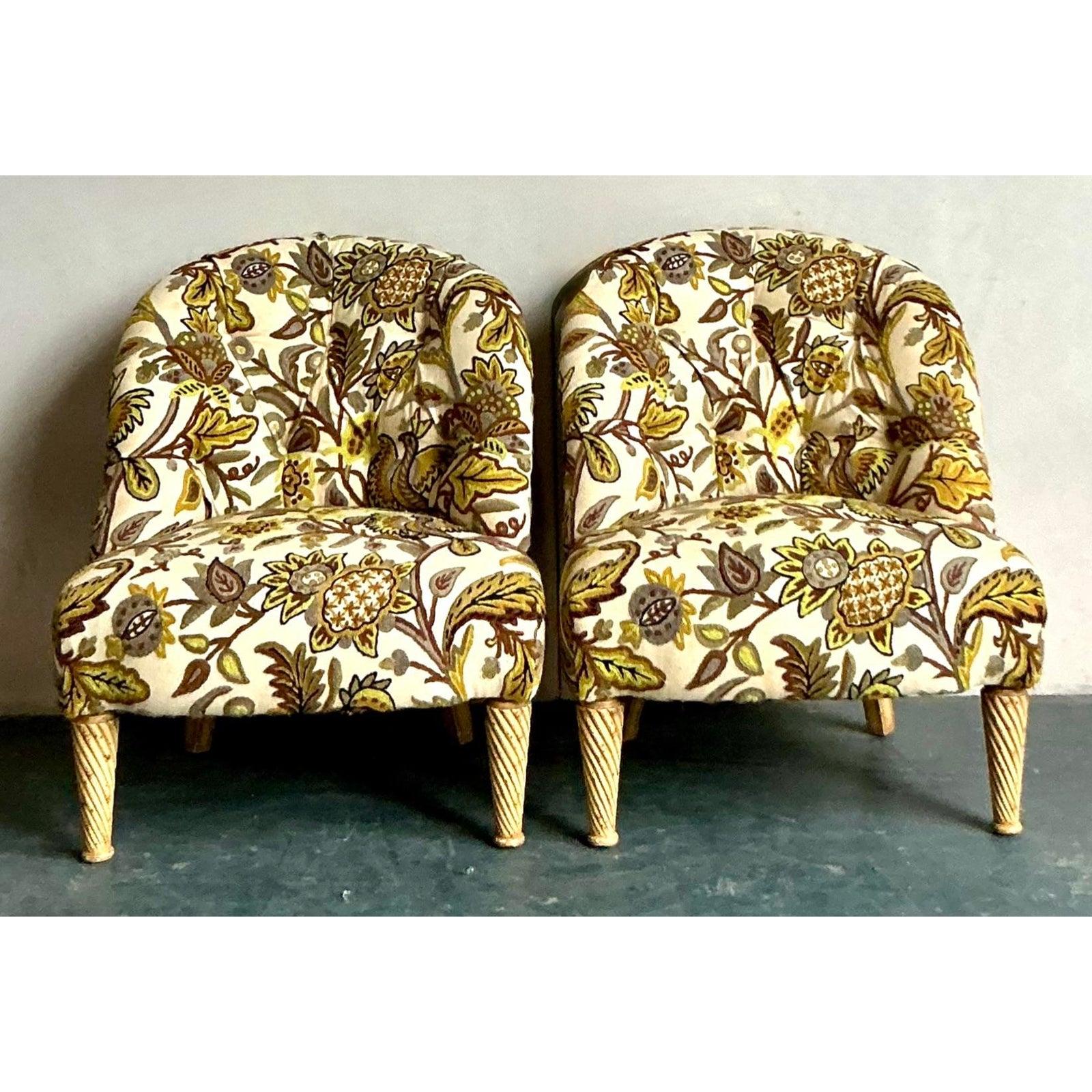 Vintage Regency Tufted Crewl Lounge Chairs - A Pair Bon état - En vente à West Palm Beach, FL