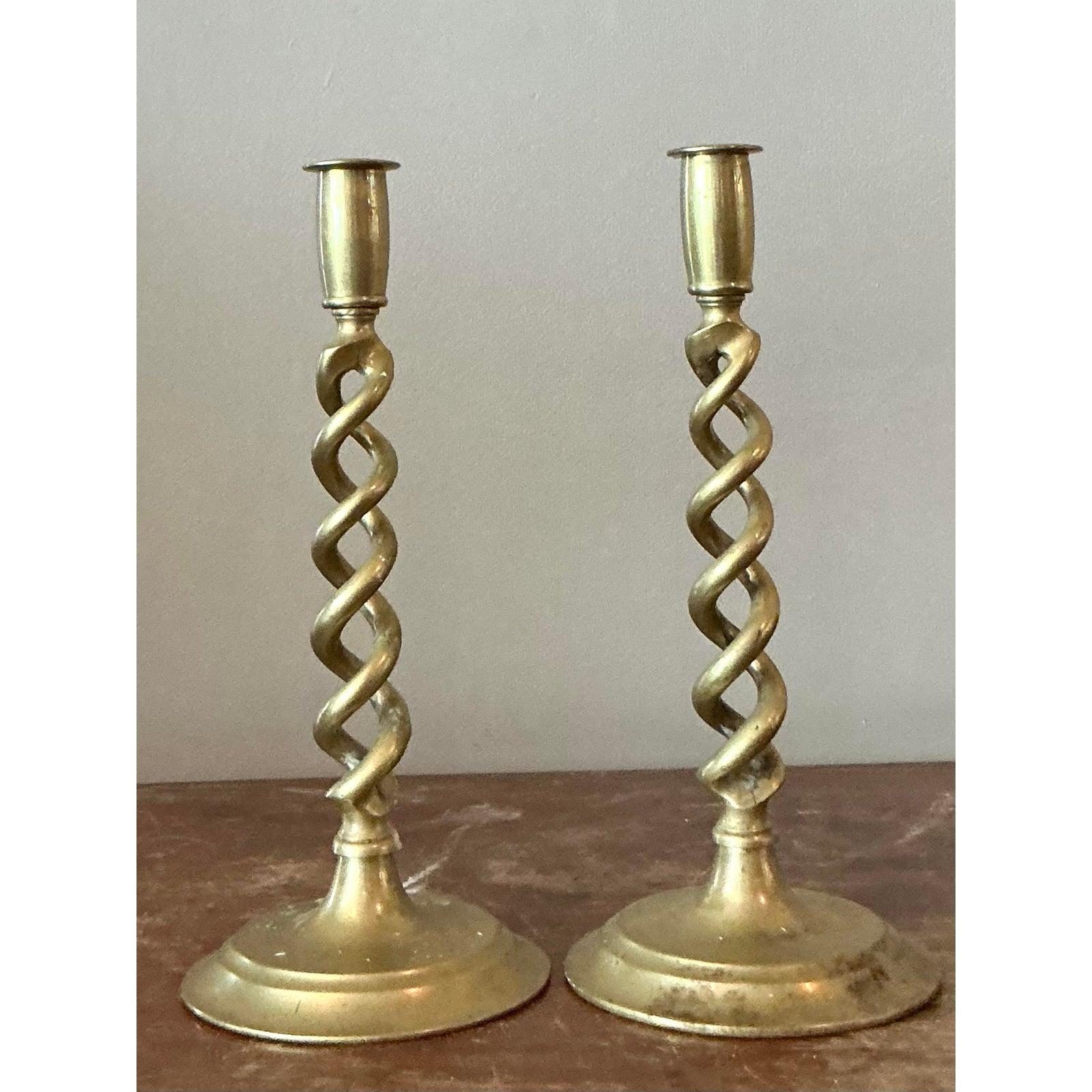 Neoclassico Candelieri d'epoca in ottone ritorto - Una coppia in vendita