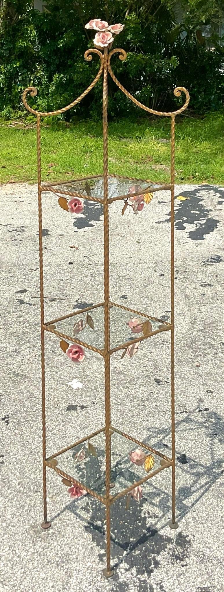 Estantería de rosas doradas retorcidas Vintage Regency en Bueno estado para la venta en west palm beach, FL
