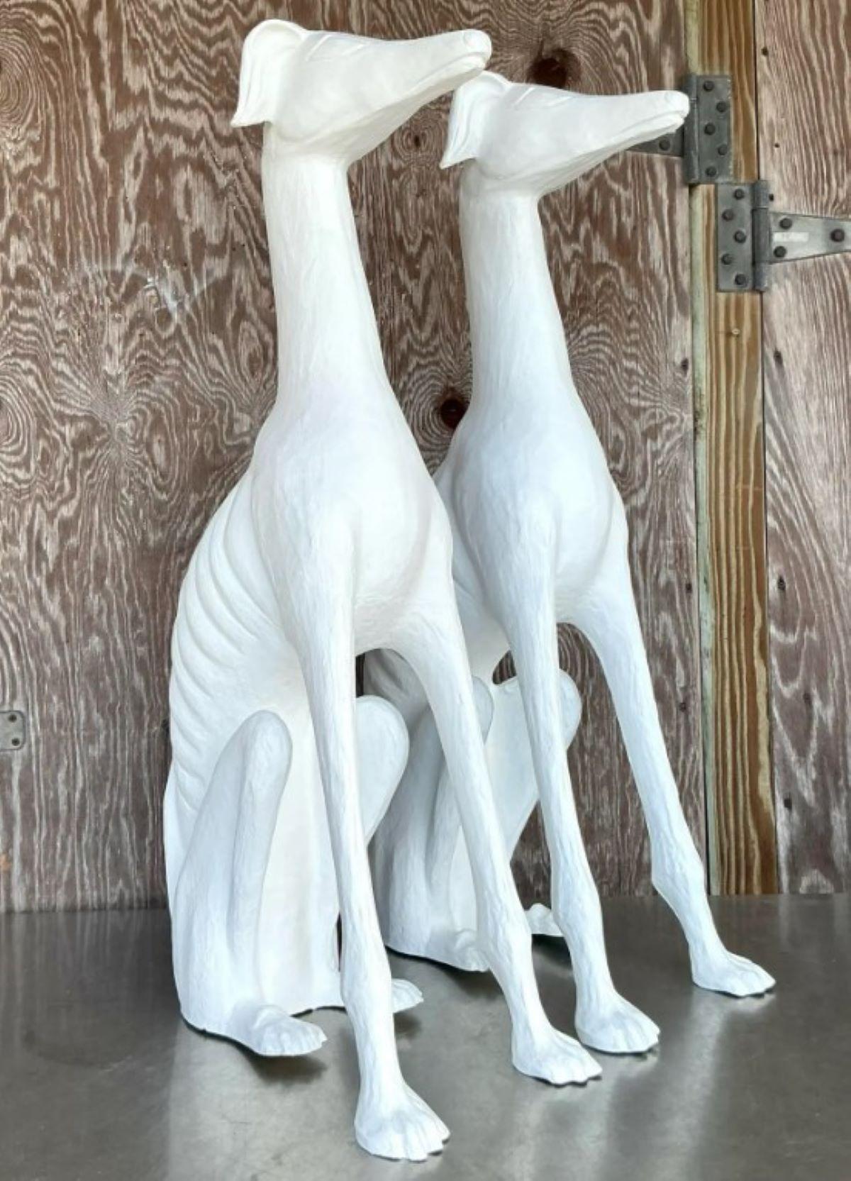 Nordamericano Cani in gesso bianco d'epoca Regency - Una coppia in vendita